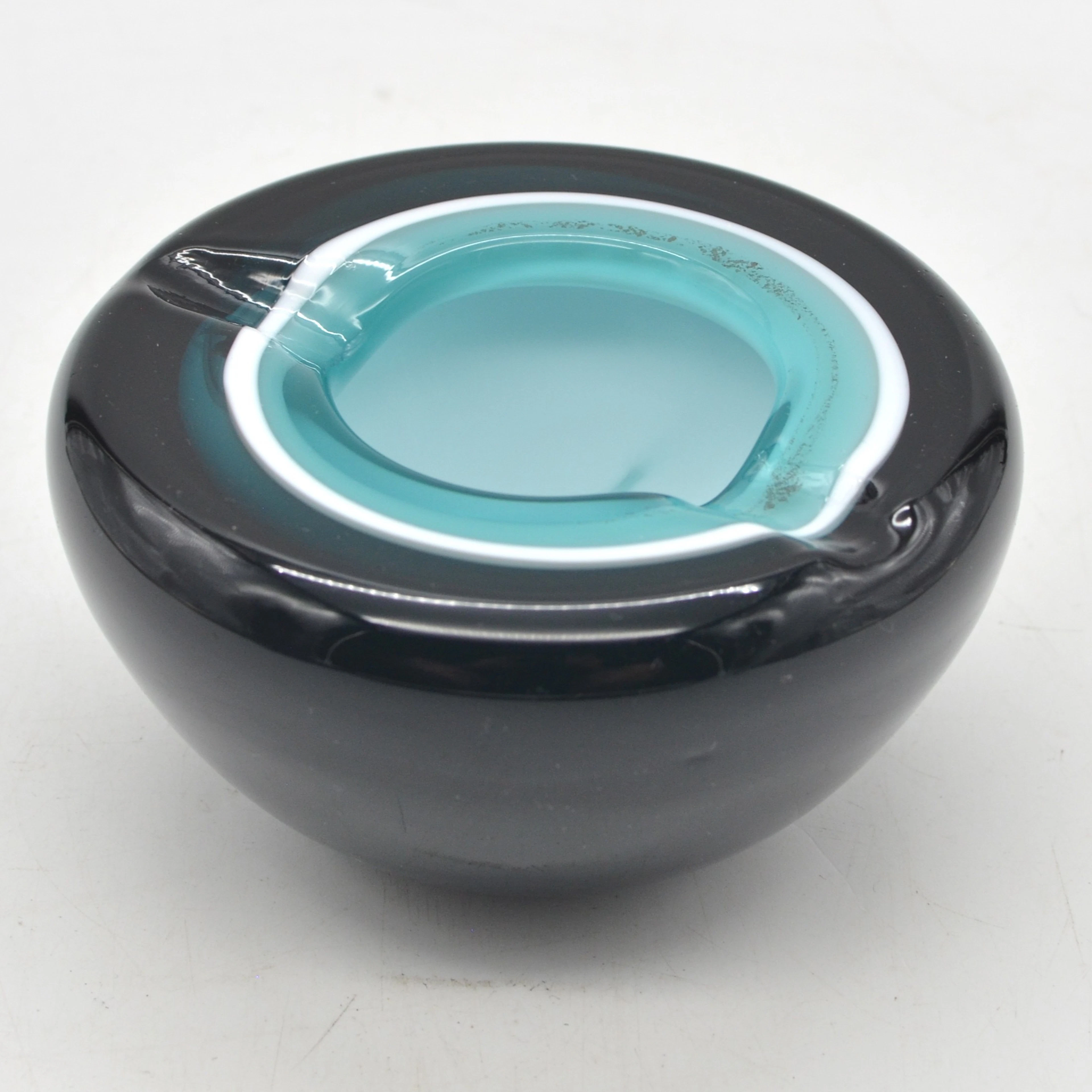 ALFREDO BARBINI. MURANO DESIGNERSCHALE, STUDIOGLAS, SOMMERSO, ITALIEN, UM 1950.