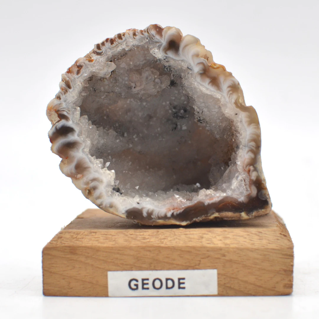 ACHAT-GEODE, PLITHE AUS HOLZ, 20. JAHRHUNDERT.