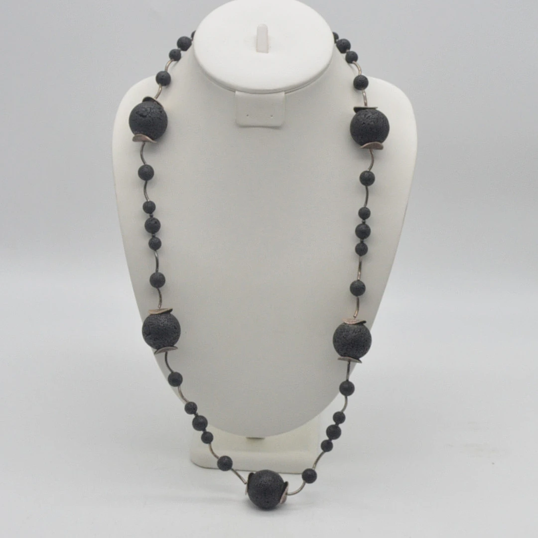 DESIGNER COLLIER, LAVASTEIN-PERLEN, STÄBCHEN UND PLÄTTCHEN AUS STERLINGSILBER