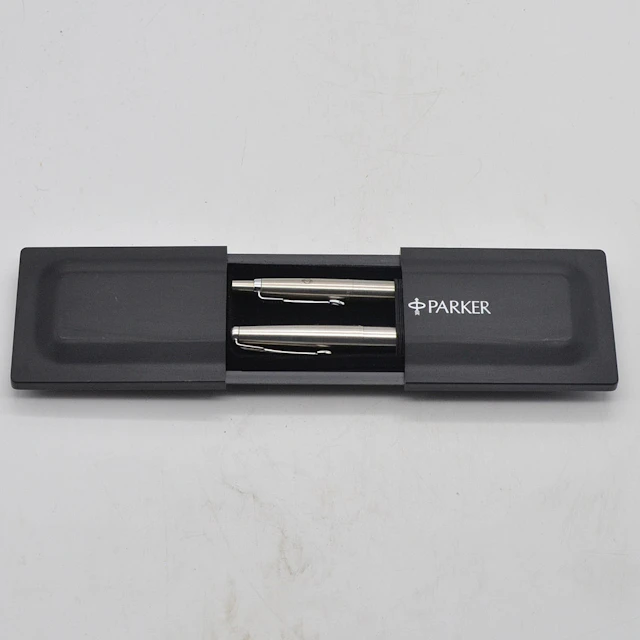 PARKER, ZWEI KUGELSCHREIBER, MIT ORIGIALVERPACKUNG UND GARANTIE-SCHEIN