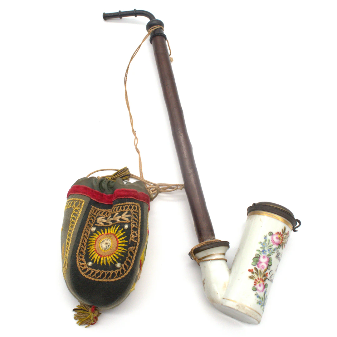 HISTORISCHE GESTECKPFEIFE MIT PORZELLANKOPF, HANDBEMALT, MIT SPRUCH