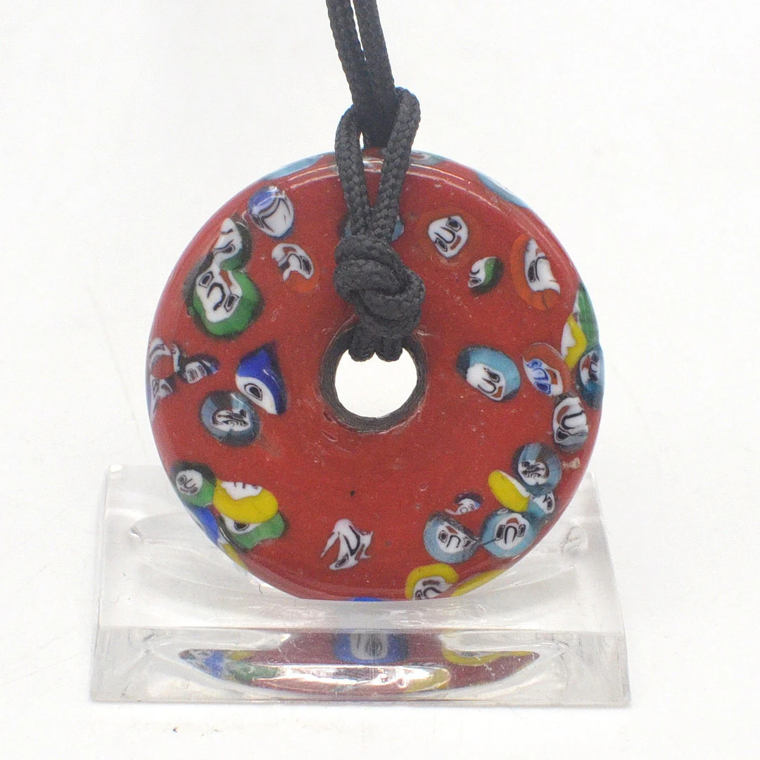 COLLIERANHÄNGER AUS MURANO GLAS, ROT, MILLEFIORI, DONUT-FORM, ITALIEN