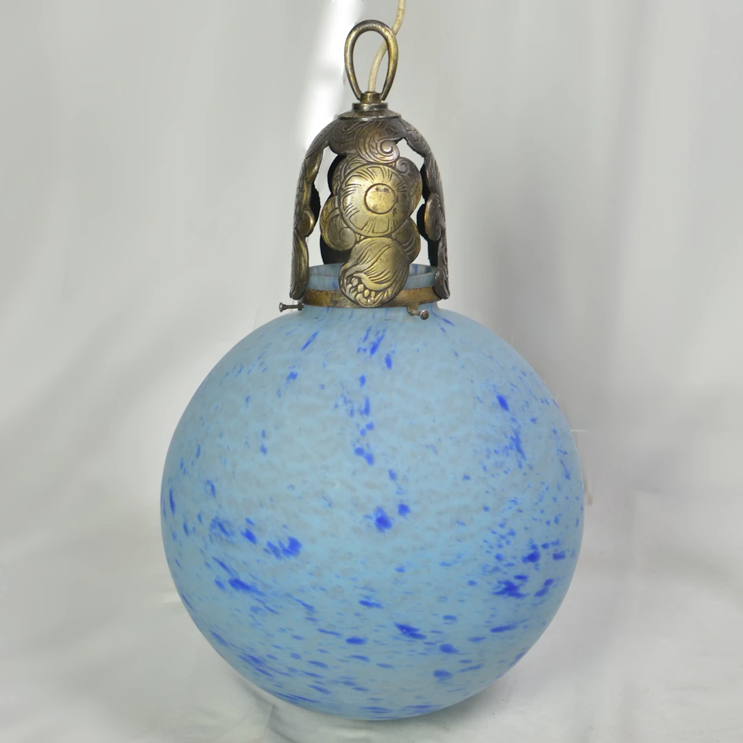 ANCY DAUM / EDGAR BRANDT. ART DÉCO DECKENLAMPE, MARMORIERTES GLAS