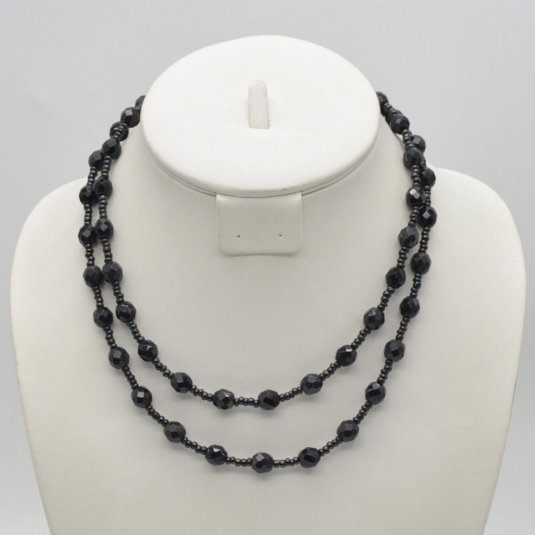 VINTAGE PERLENCOLLIER AUS GLAS, FACETTIERTE SCHWARZE PERLEN, SCHRAUBVERSCHLUSS
