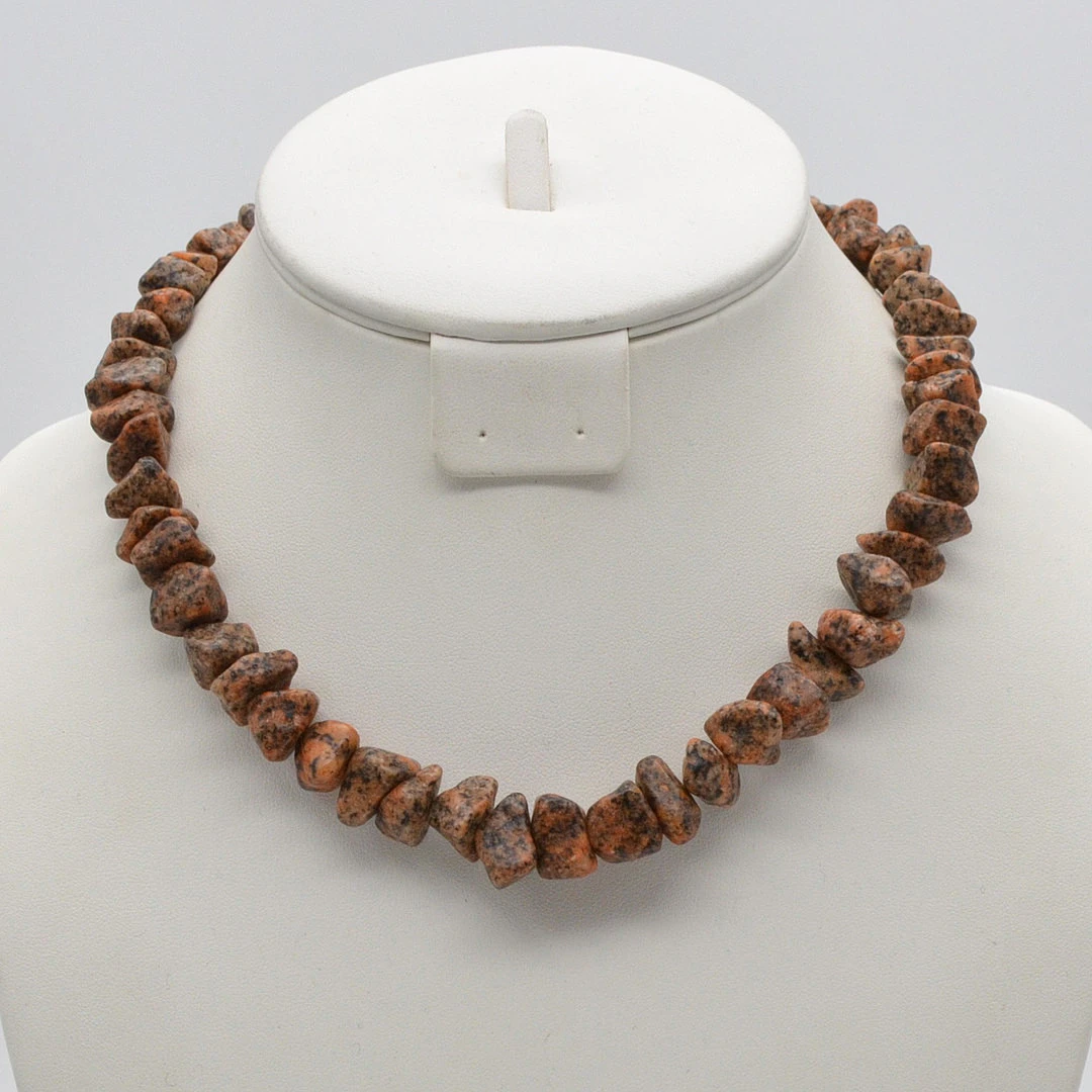 EDELSTEINCOLLIER AUS JASPIS, METALLVERSCHLUSS, VINTAGE, CA. 44 CM.
