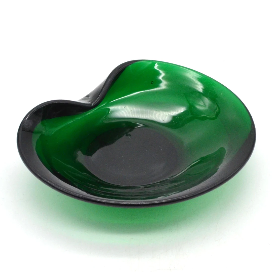 HANDGEMACHTE SCHALE, GLAS, BLATTFORM, GRÜN, SPÄTES 20. JAHRHUNDERT.