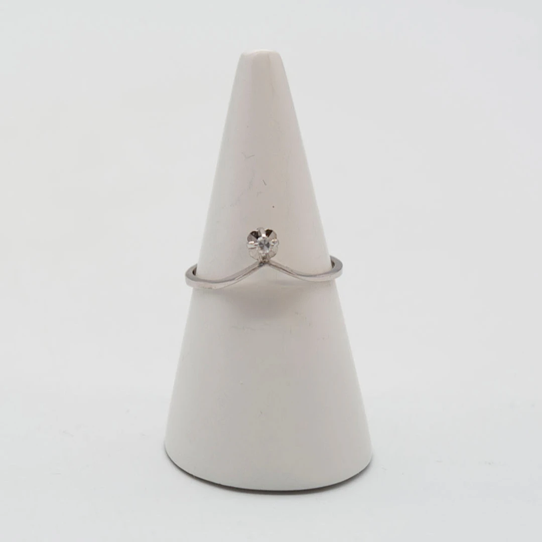 HENNING ULRICHSEN. MODERNISTISCHER DESIGNERRING AUS 14 KARAT WEISSGOLD