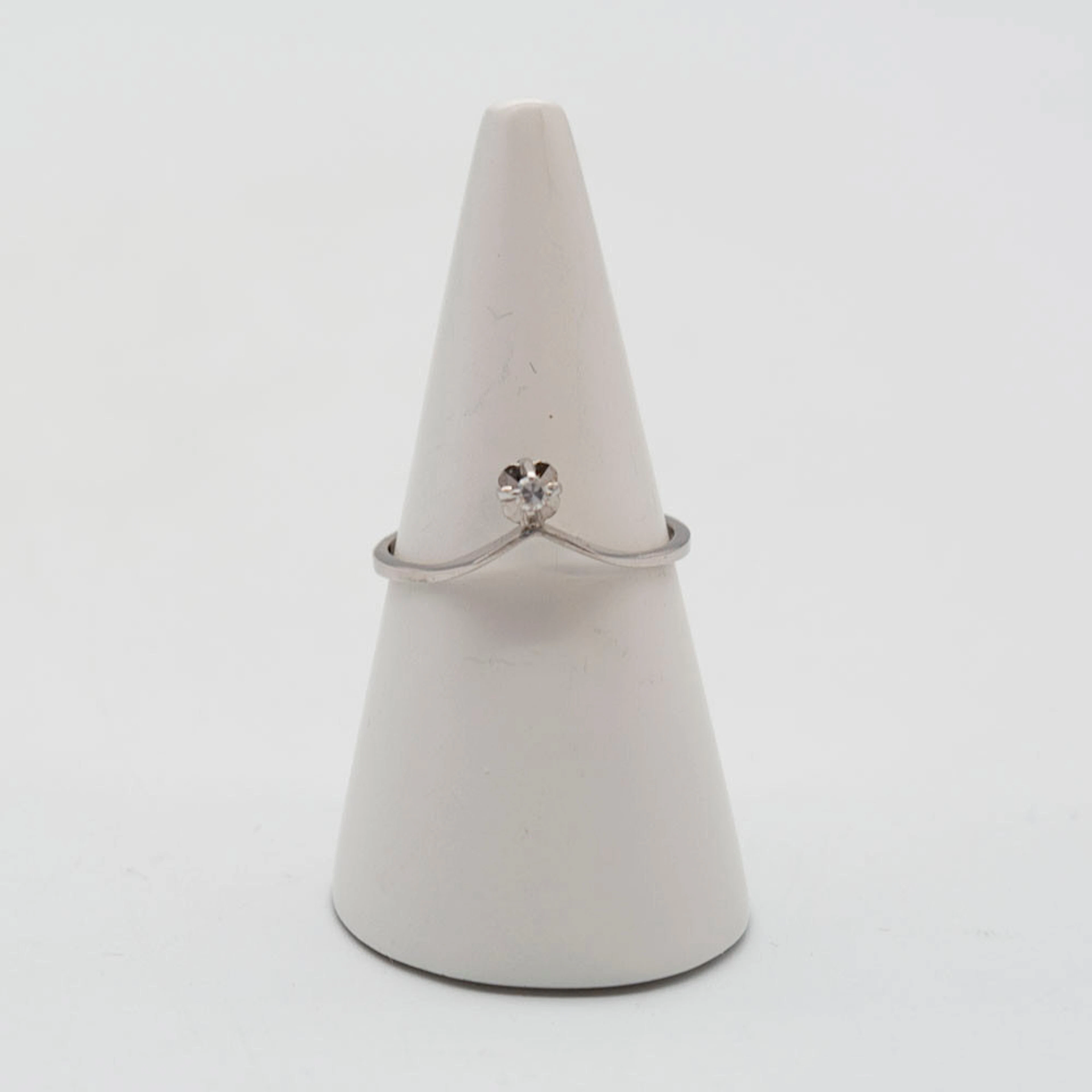 HENNING ULRICHSEN. MODERNISTISCHER DESIGNERRING AUS 14 KARAT WEISSGOLD