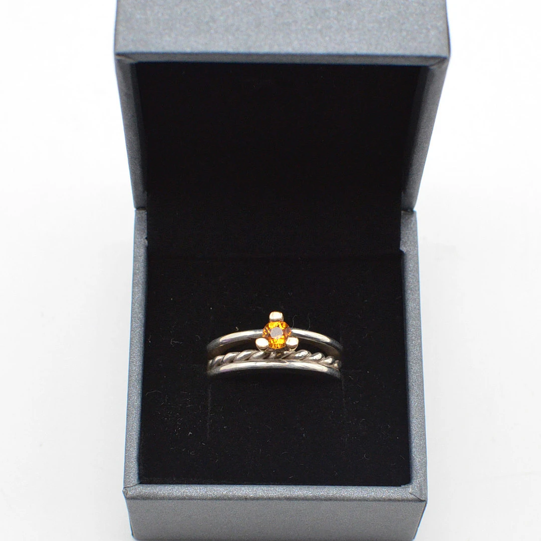 HANDGEMACHTER RING MIT 0,5 KT CITRIN, KRABBENFASSUNG AUS 8 KT GOLD