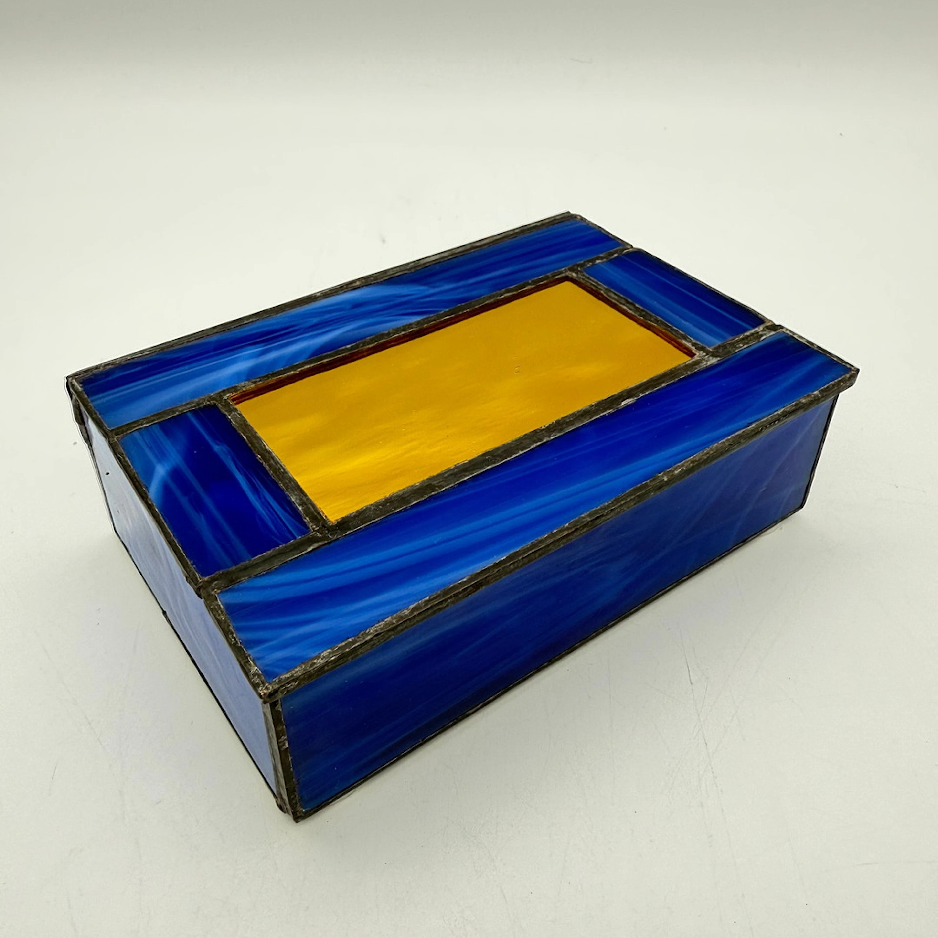 SCHMUCKSCHATULLE AUS KUNSTGLAS & ZINN BLAU GOLD.