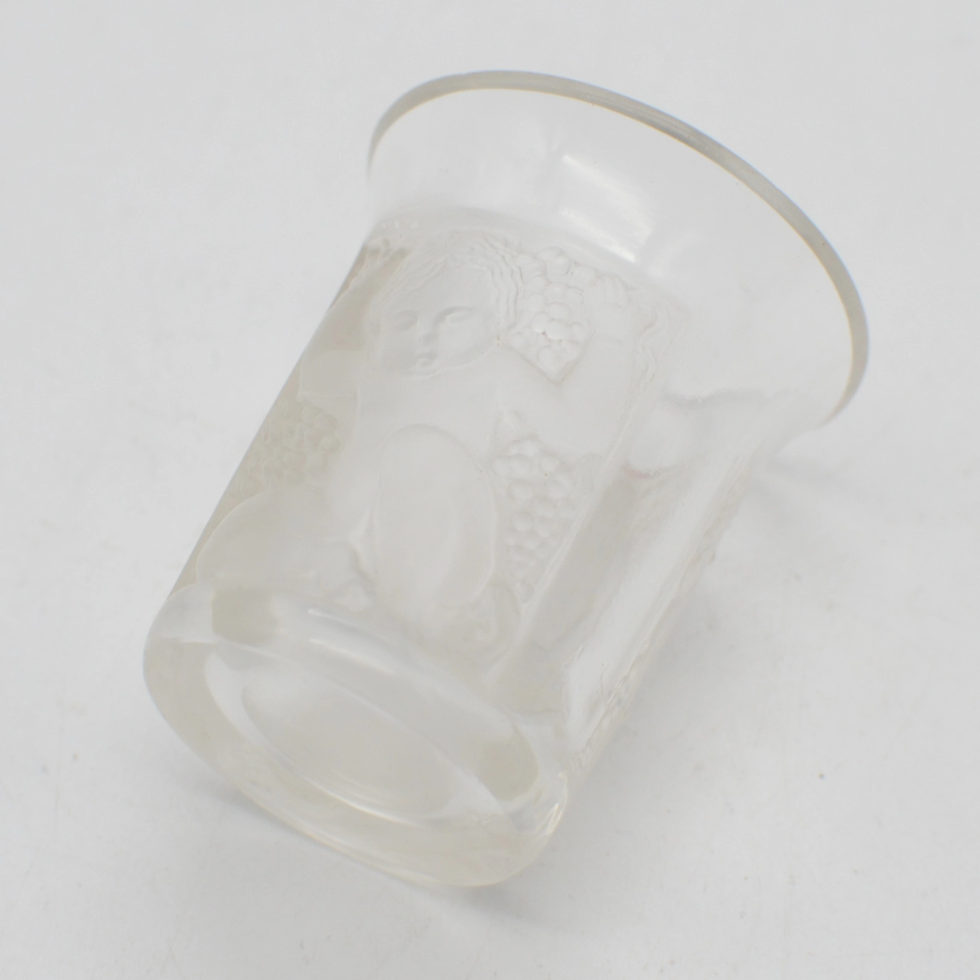 LALIQUE, "LES ENFANTS", LIKÖRGLAS, DESIGN AUS 1932.
