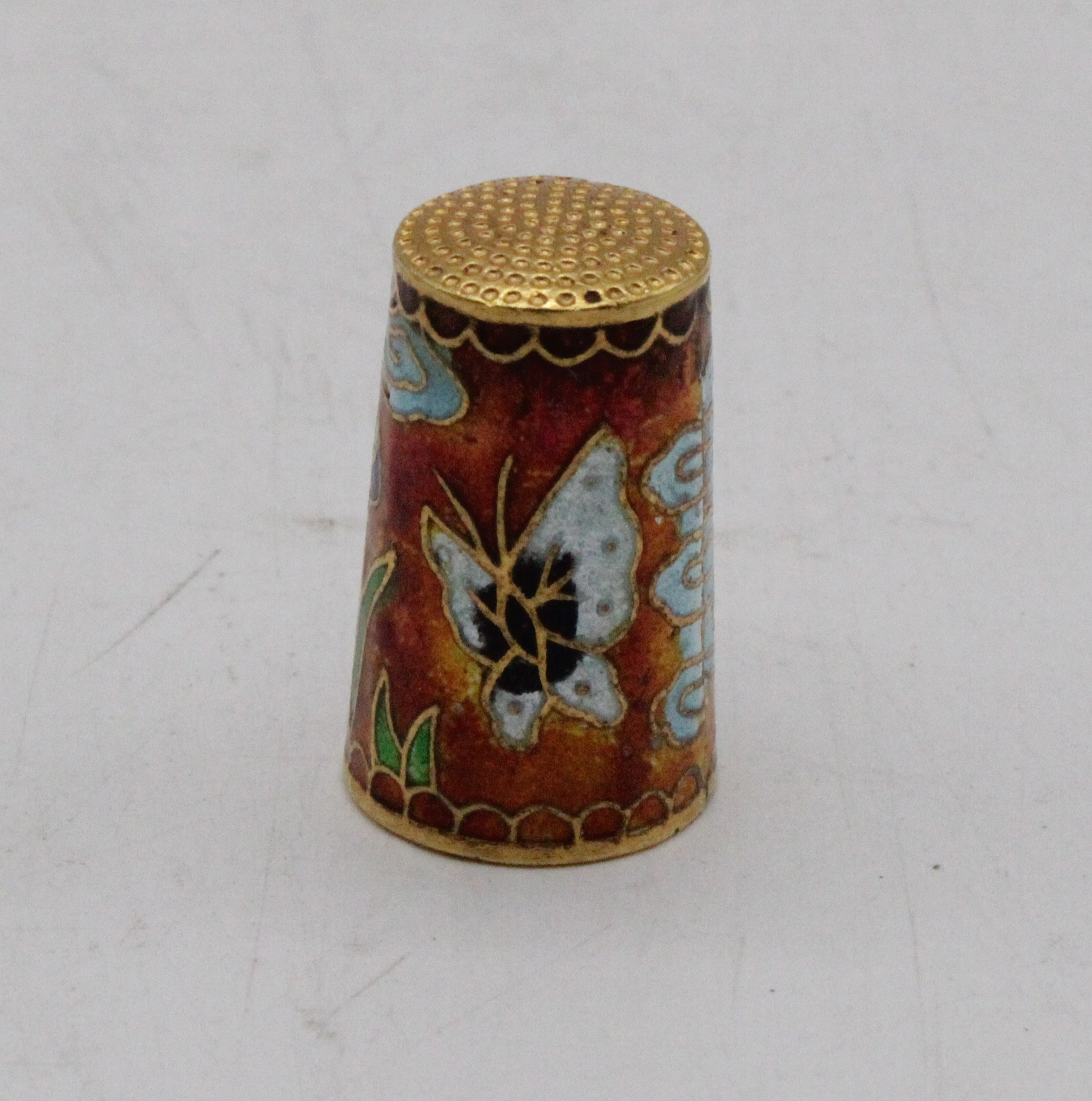 Chinesischer Cloisonné-Fingerhut, wohl um 1960.