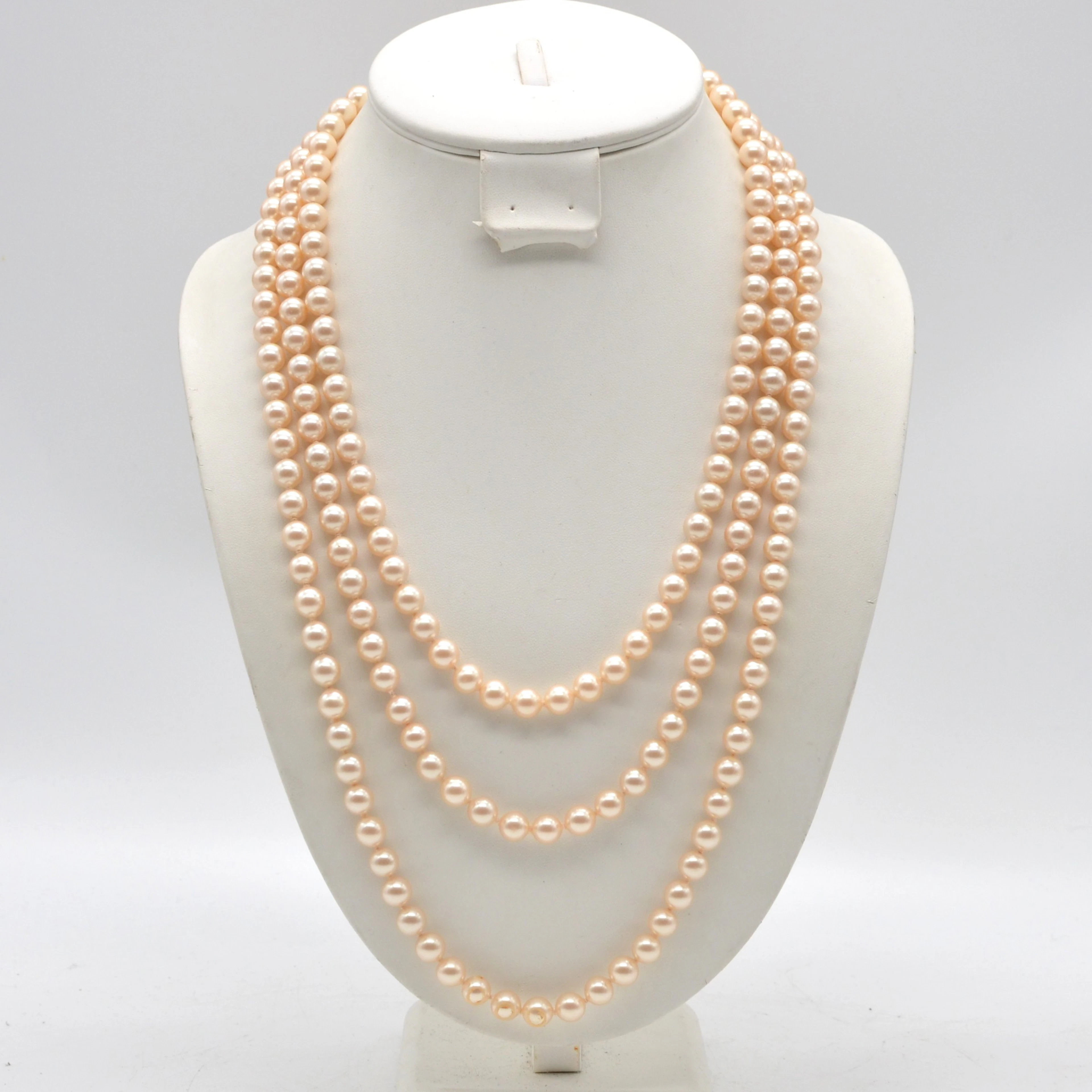 LANGES PERLENCOLLIER, EINZELN GEKNÜPFT, ENDLOSKETTE, GOLDENE FARBE