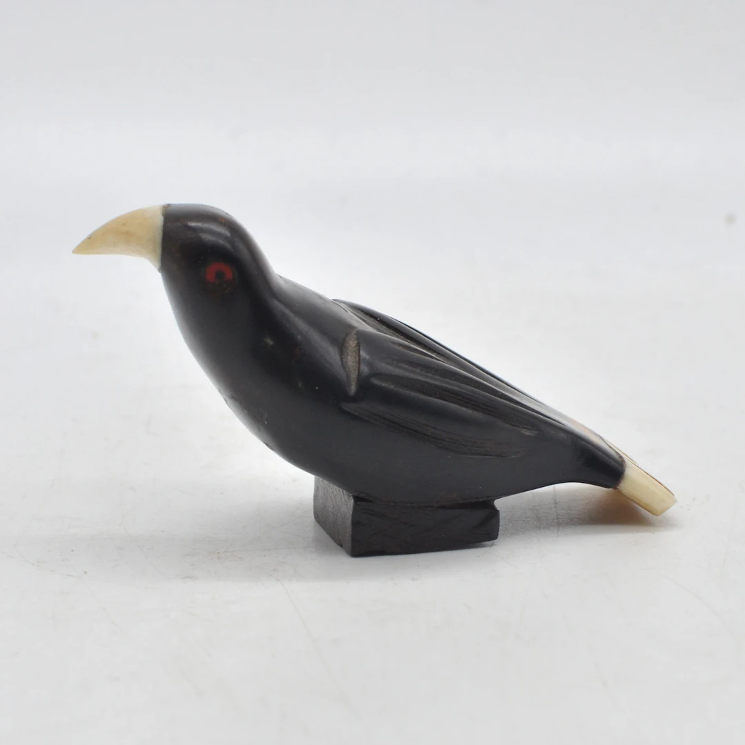 VOGEL, SKULPTUR, HOLZ UND BEIN, HANDGESCHNITZT, MITTE DES 20. JAHRHUNDERT.