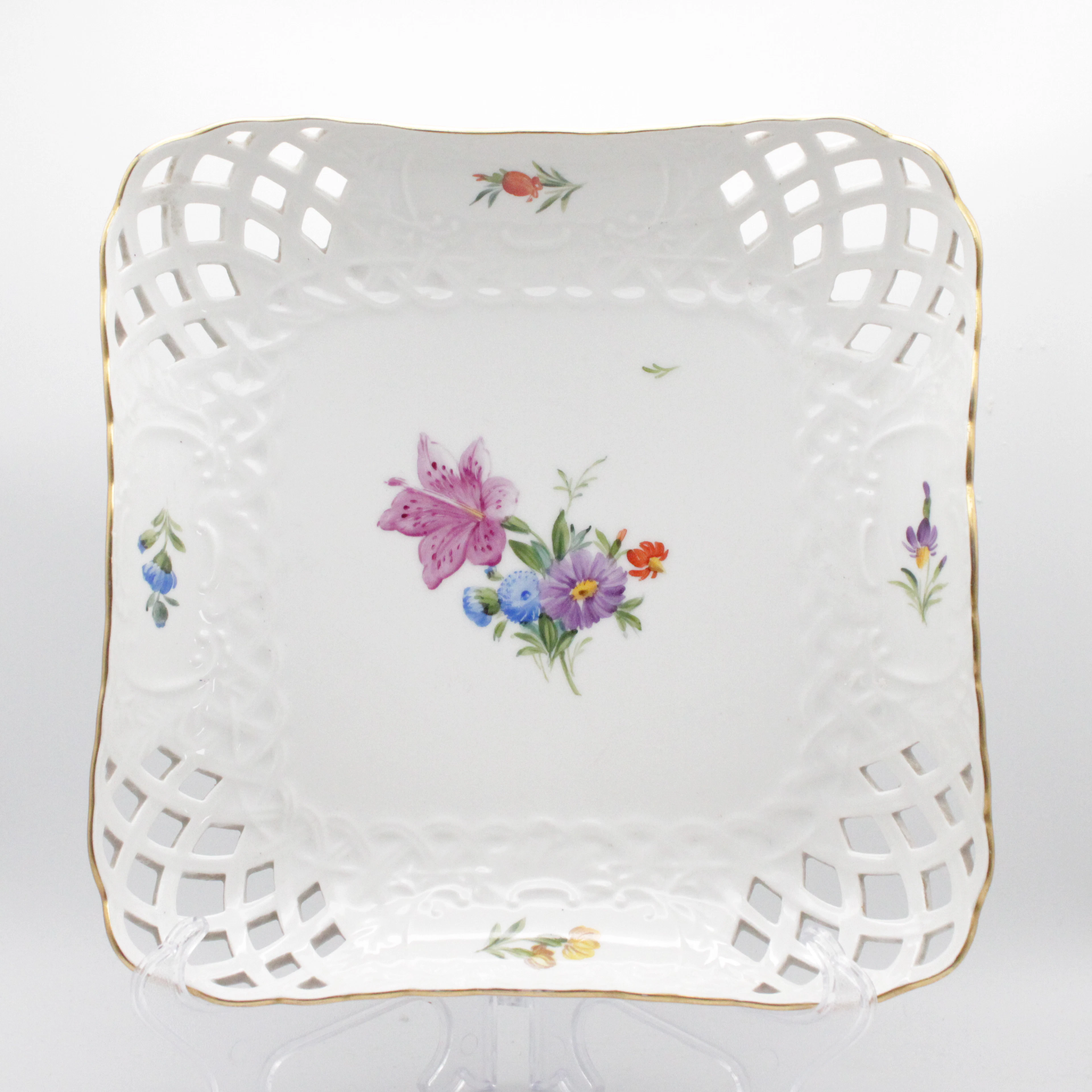 Royal Copenhagen Porzellan Schale mit Durchbruchrand Blumen Dekor 23x23cm.