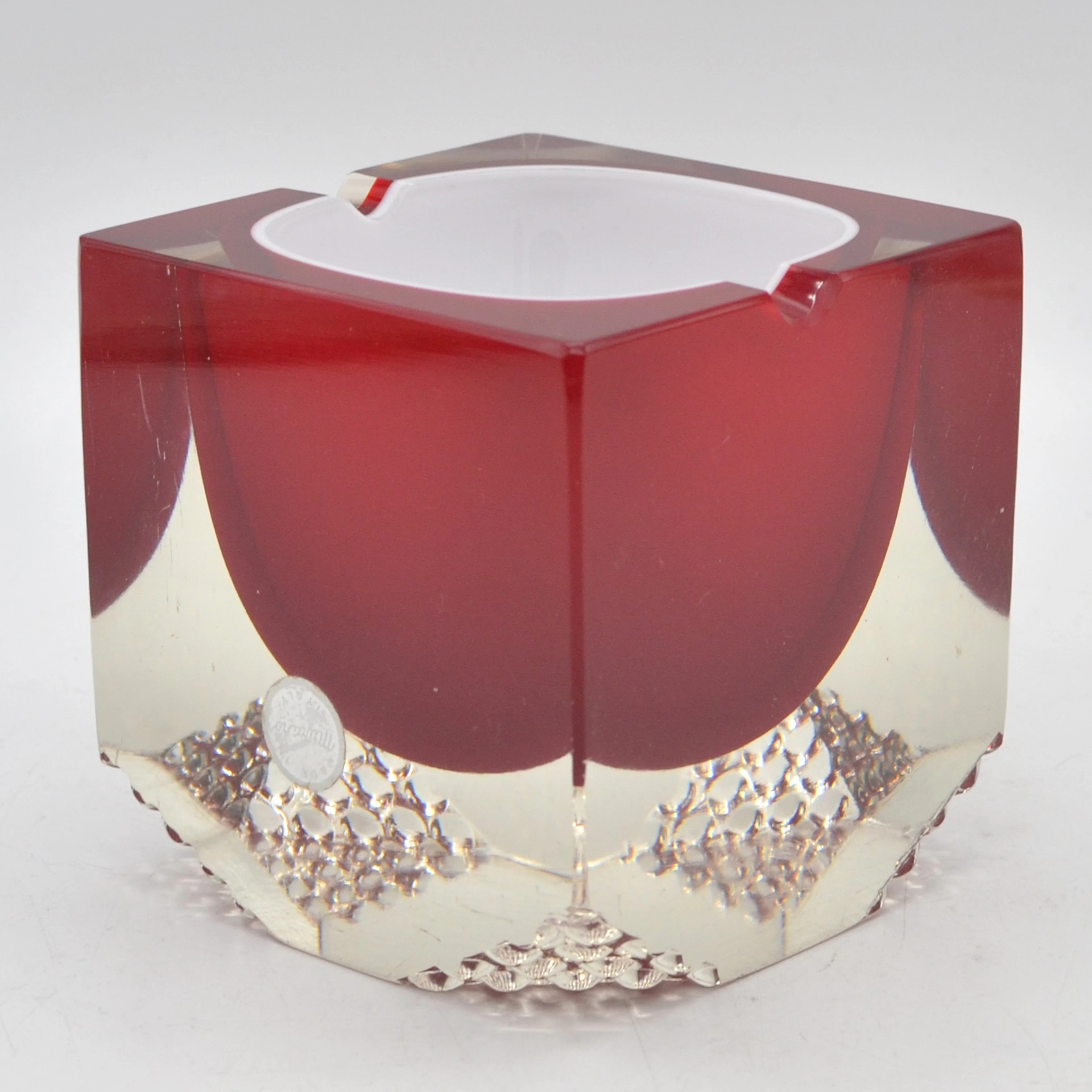 ALESSANDRO MANDRUZZATO. DESIGNER BLOCKSCHALE, BUBBLE-STRUKTURKANTEN