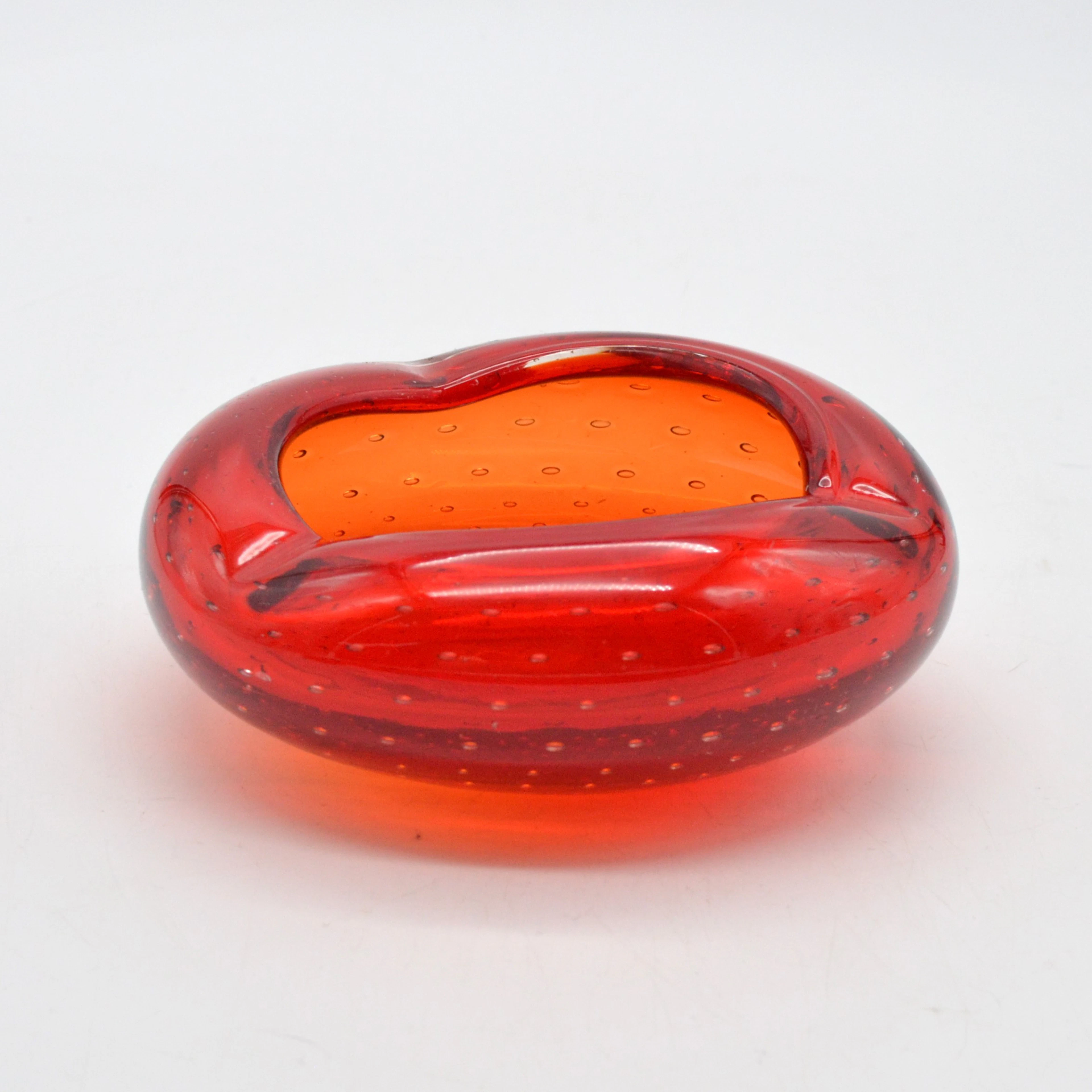 SKANDINAVISCHE DESIGNERSCHALE, STUDIOGLAS, ROT, KONTROLLIERTE LUFTEINSCHLÜSSE