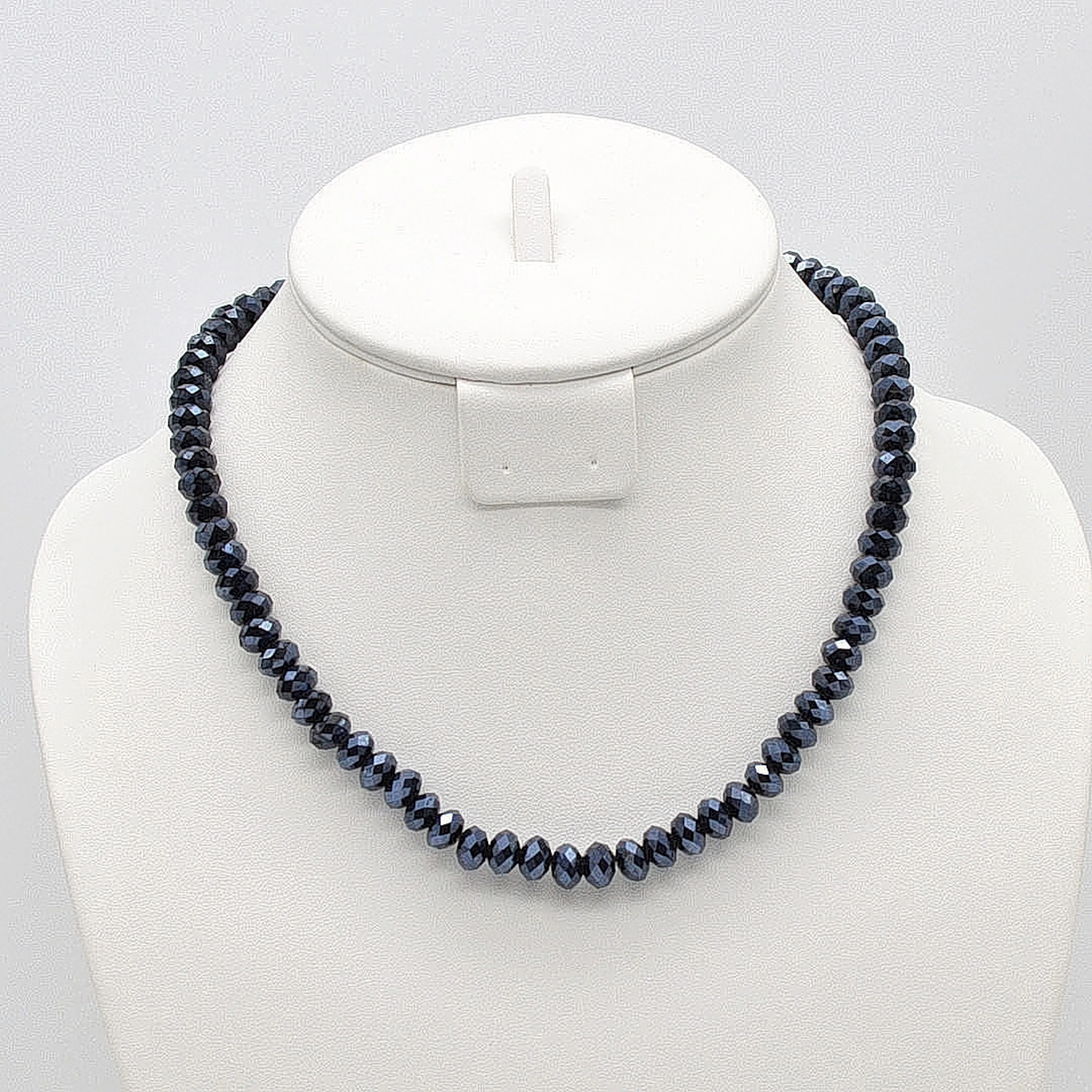 GLAS COLLIER, DUNKELBLAU UND FACETTIERT, ENDLOSKETTE AM FLEXBAND