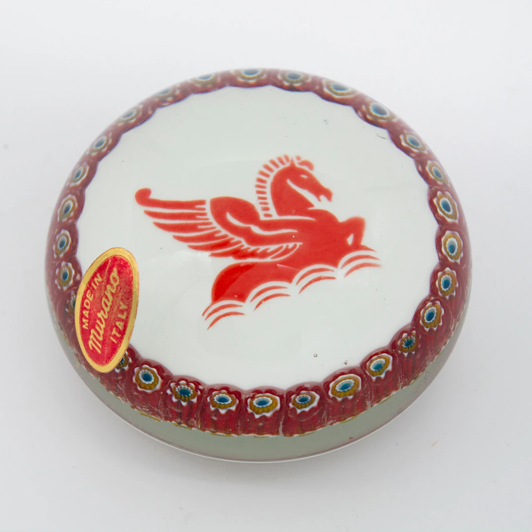 BRIEFBESCHWERER AUS MURANOGLAS (ITALIEN), MILLEFIORI-BLUMENBORDÜRE