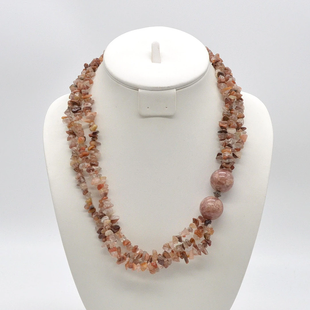 EDELSTEINCOLLIER AUS HESSONITE, HANDGESCHLIFFEN, DREI-STRÄNGIG, VINTAGE
