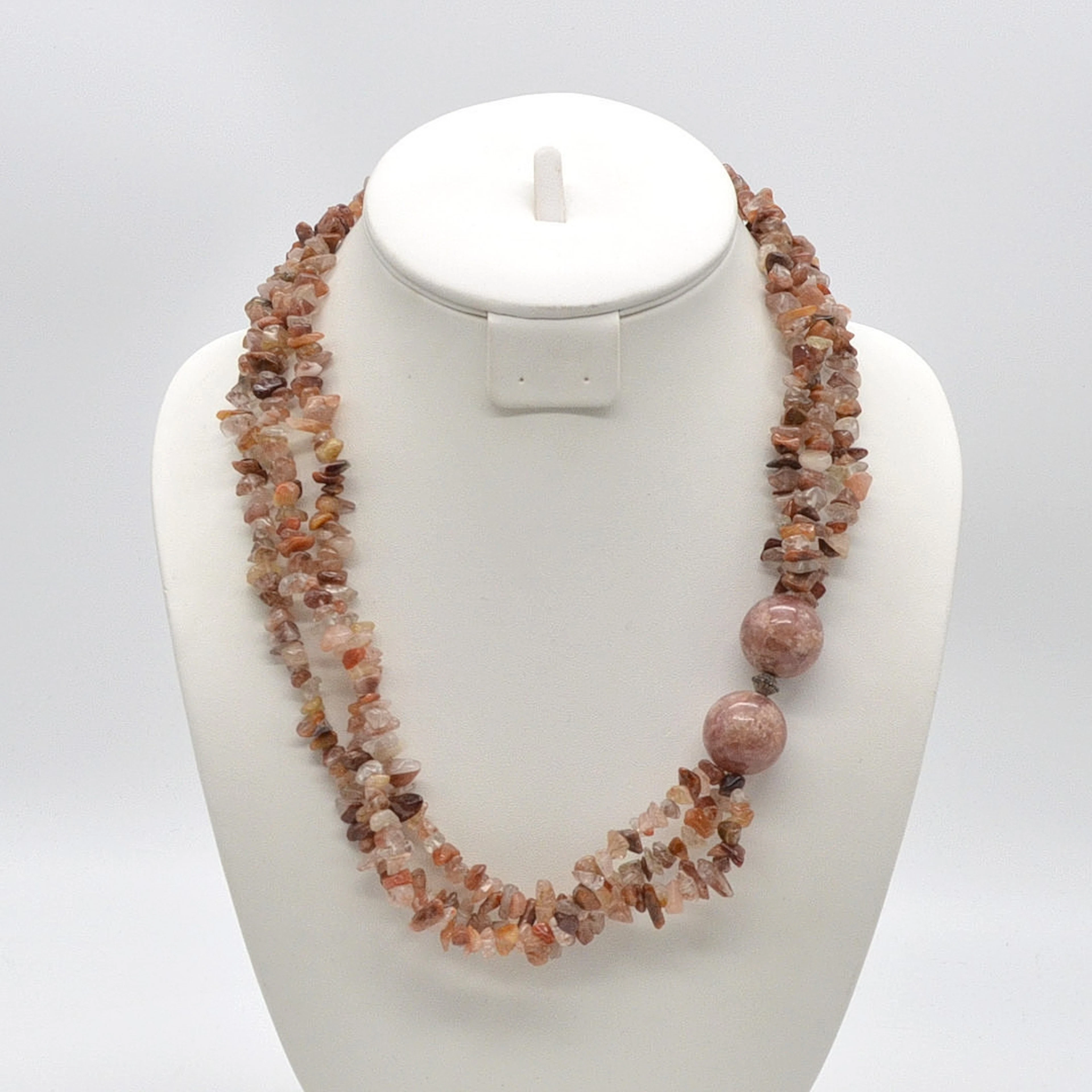 EDELSTEINCOLLIER AUS HESSONITE, HANDGESCHLIFFEN, DREI-STRÄNGIG, VINTAGE