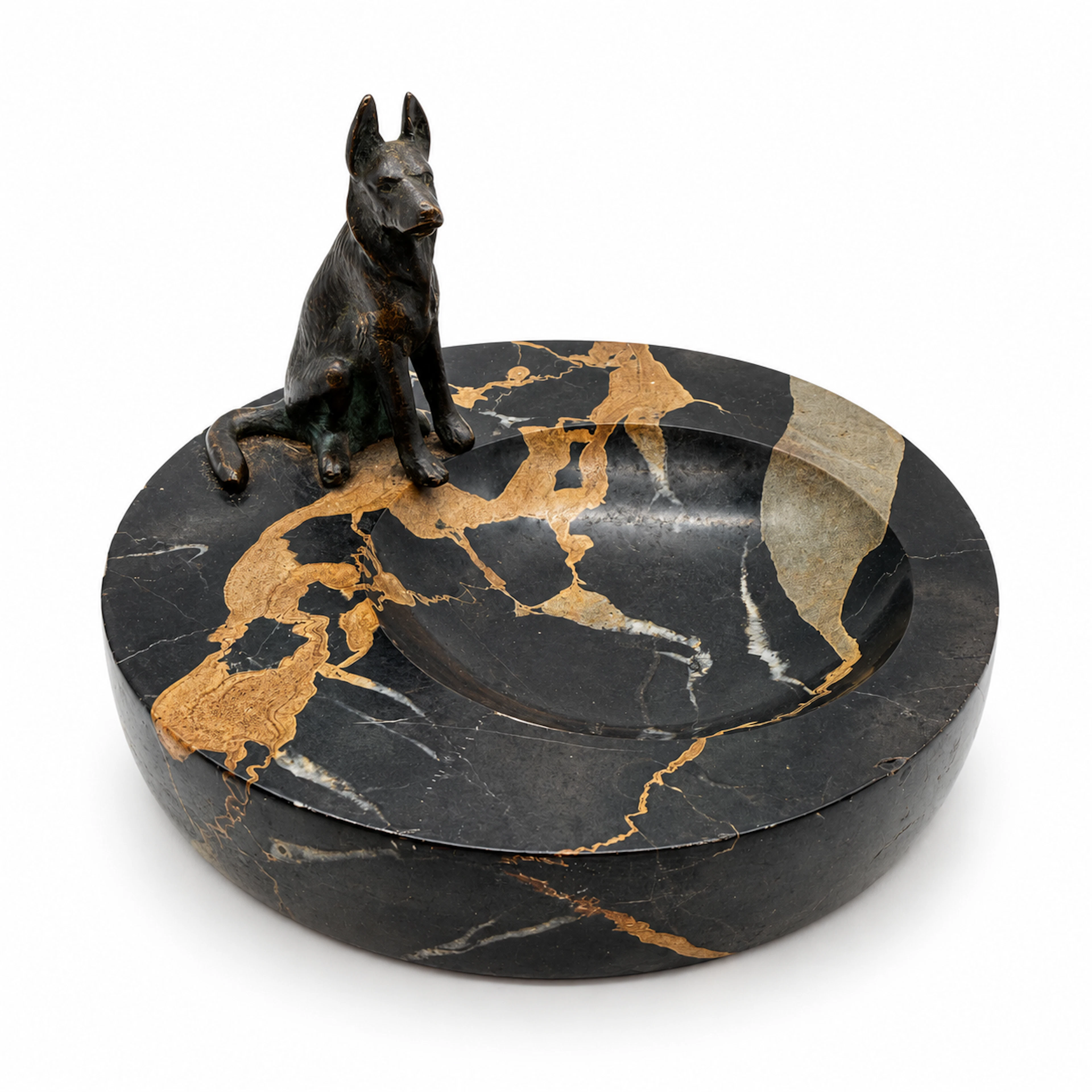 ART DECO ASCHENBECHER AUS MARMOR MIT SCHÄFERHUND BRONZE.
