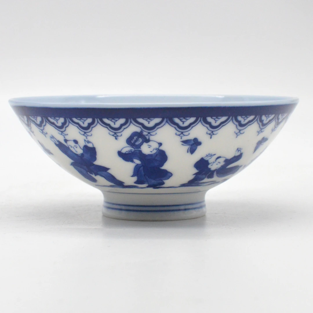 JAPANISCHE SCHALE, PORZELLAN, BLAU AUF WEISS, SPIELENDE KINDER, 20.