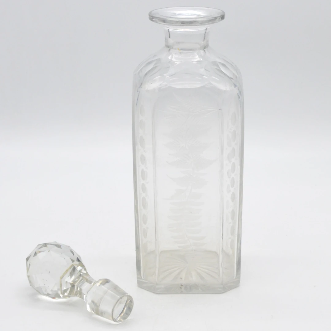 ANTIKE BEIDERMEIER KARAFFE MIT STOPFEN, TRANSPARENTES GLAS, PFLANZENMOTIV