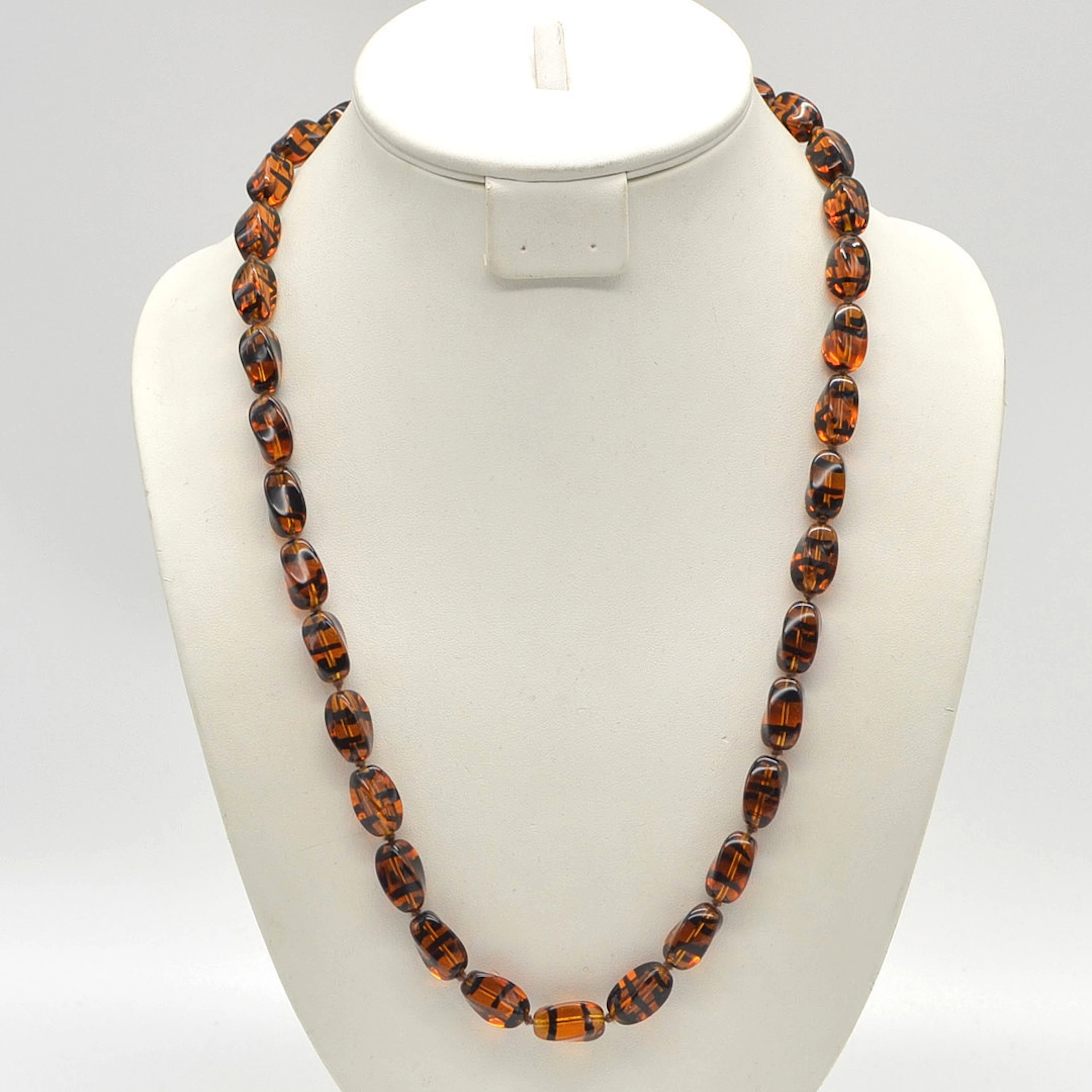 MURANO GLAS COLLIER, BERNSTEINFARE MIT SCHWARZEN STREIFEN, STUDIOGLAS