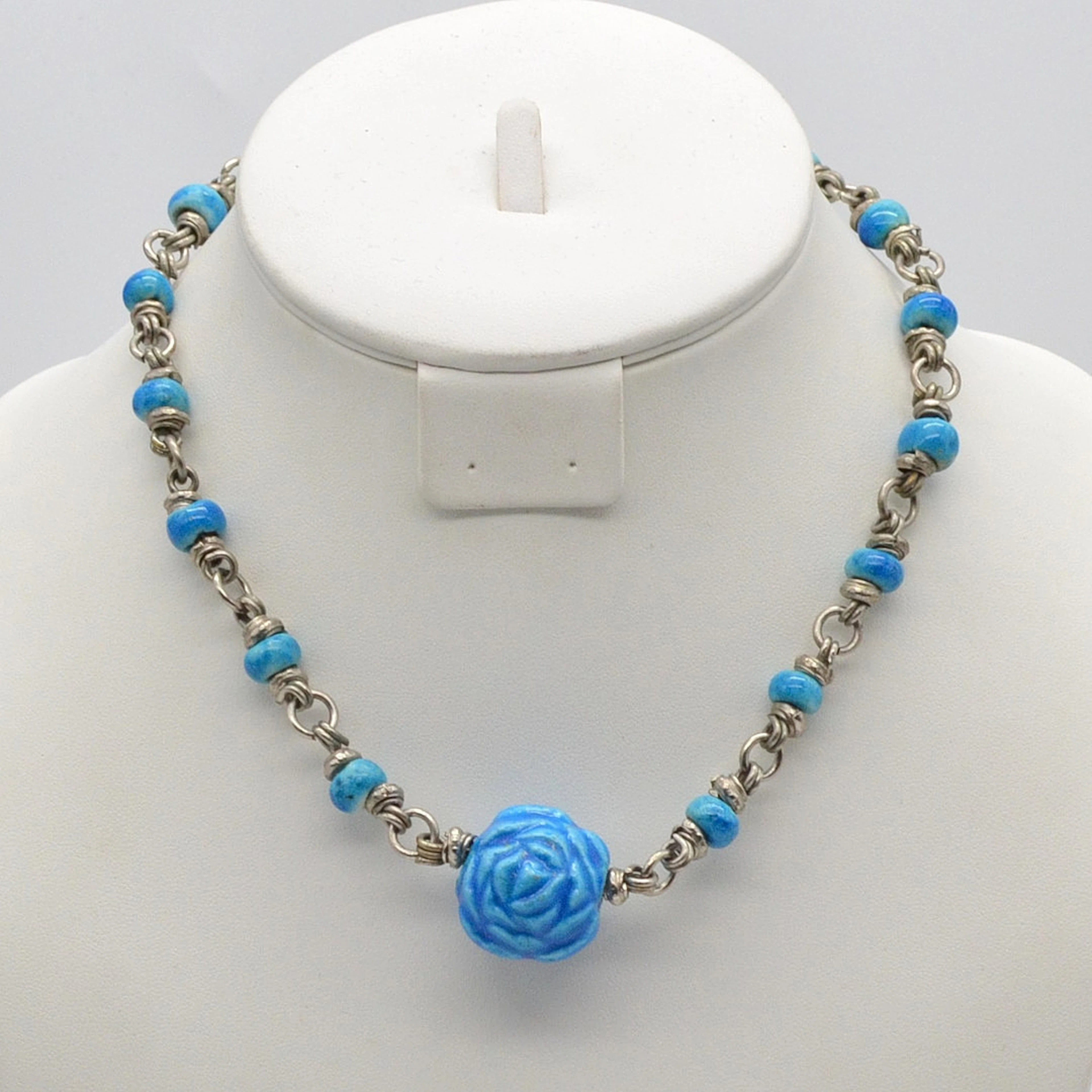 ASIATISCHES COLLIER MIT PORZELLANELEMENTEN, NEUSILBER, HANDGEMACHT, VINTAGE.