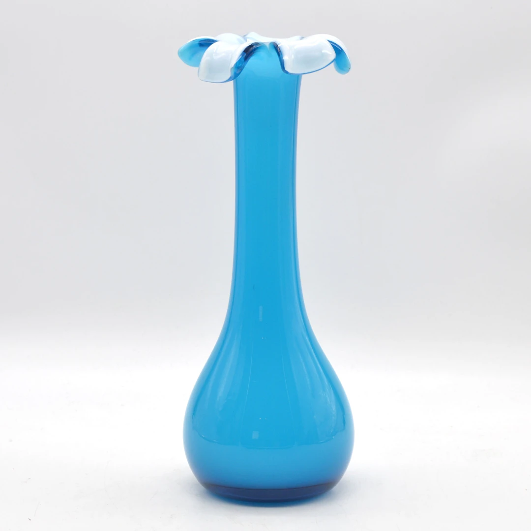 DESIGNERVASE, STUDIOGLAS UND OPALGLAS, HANDGEMACHT UND MUNDGEBLASEN