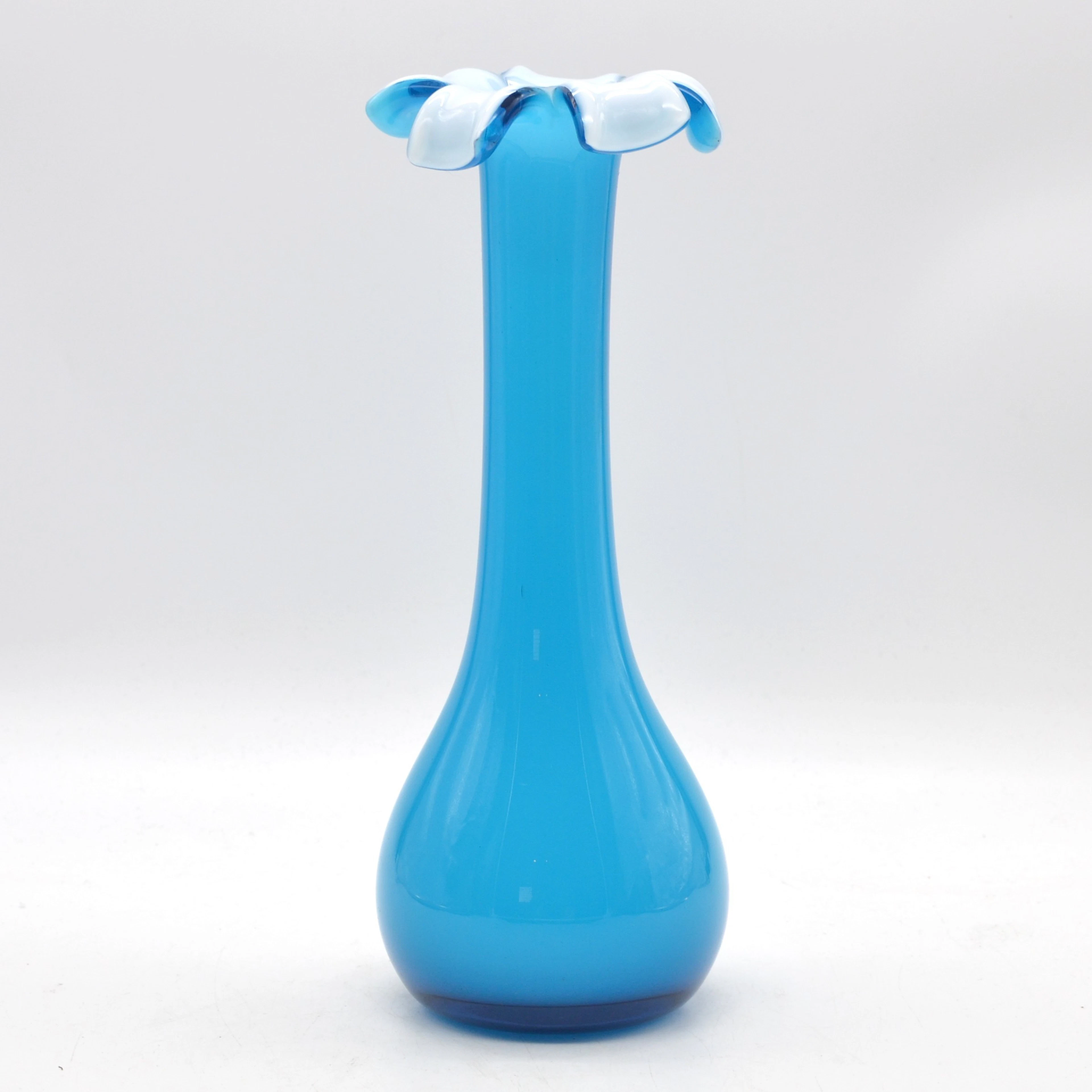 DESIGNERVASE, STUDIOGLAS UND OPALGLAS, HANDGEMACHT UND MUNDGEBLASEN