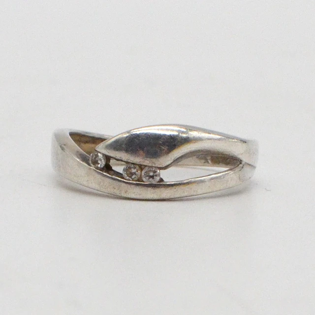 GULD OG SØLV DESIGN. HANDGEMACHTER RING AUS STERLINGSILBER MIT DREI