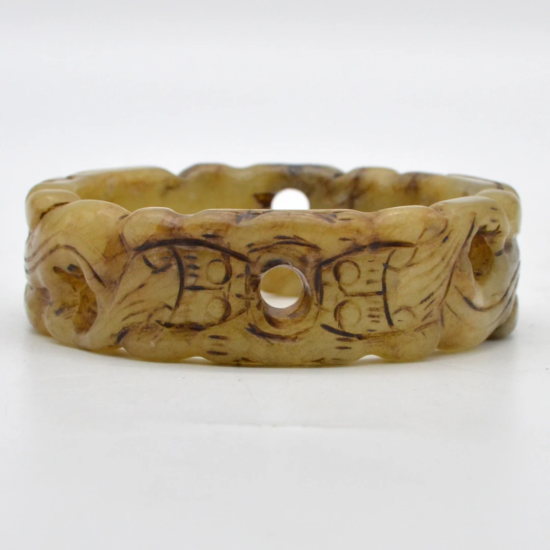 CHINESISCHER ARMREIF AUS JADE, ORNAMENTALE SCHLAGE, HANGESCHNITZT