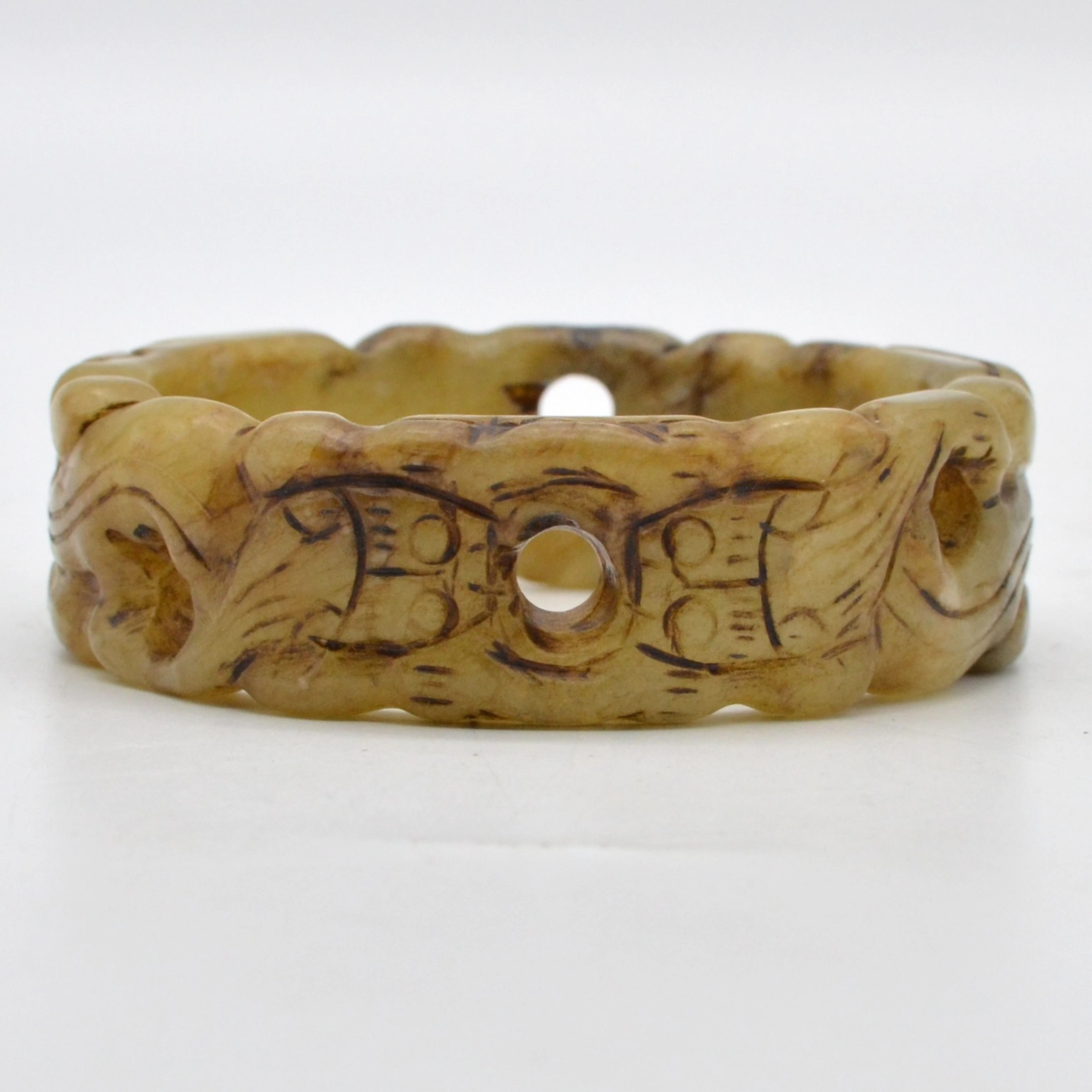 CHINESISCHER ARMREIF AUS JADE, ORNAMENTALE SCHLAGE, HANGESCHNITZT