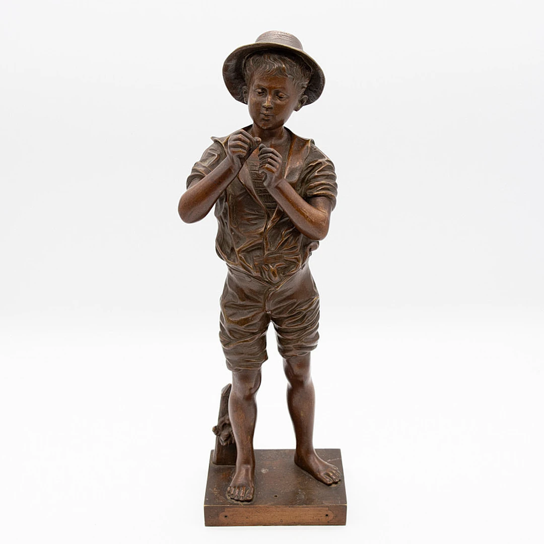 ADOLPHE JEAN LAVERGNE. SKULPTUR EINES JUNGEN ANGLERS BEIM EINHOLEN