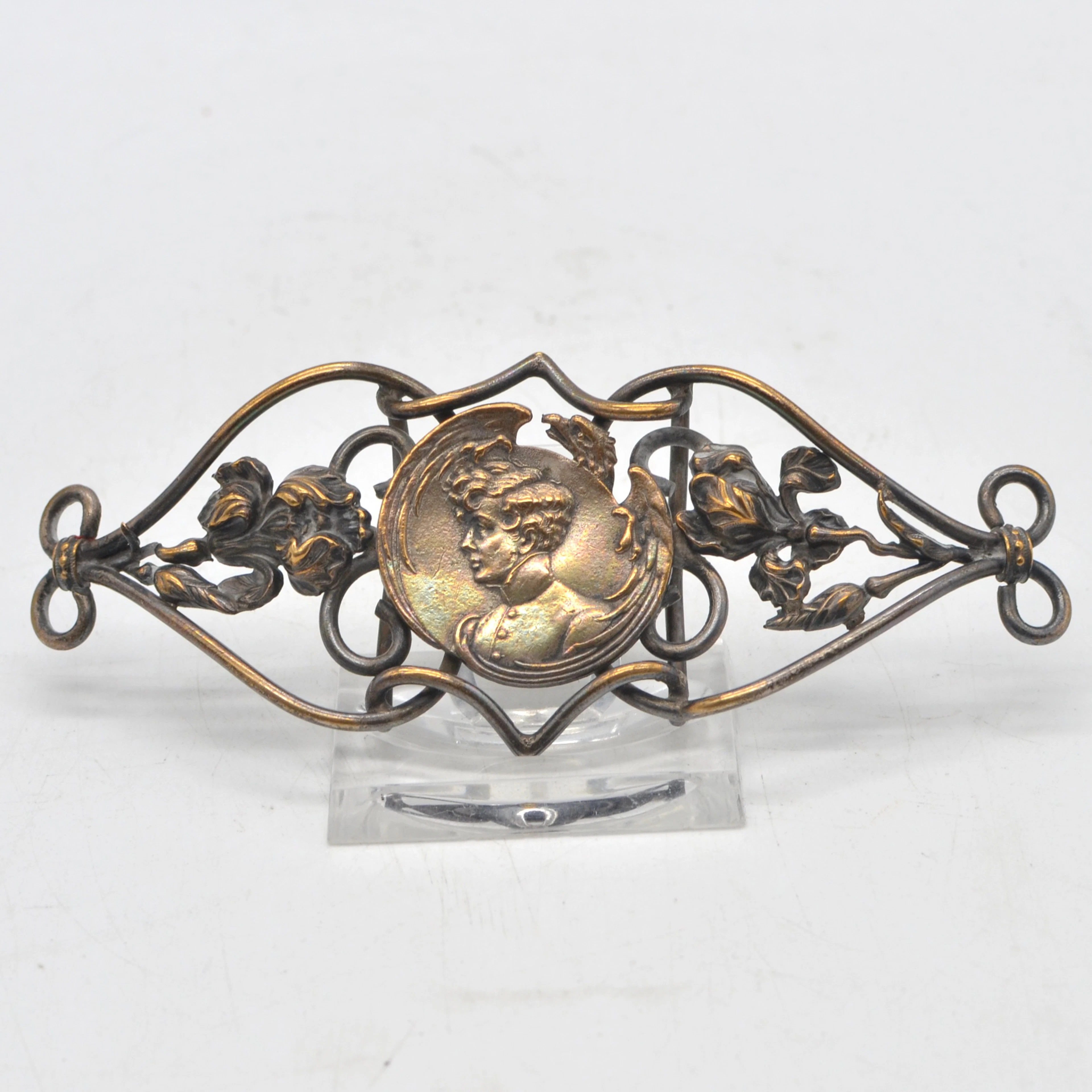 JUGENDSTIL GÜRTELSCHNALLE, JÜNGLING UND ROSEN, BRONZE, DURCHBROCHEN, UM 1900.