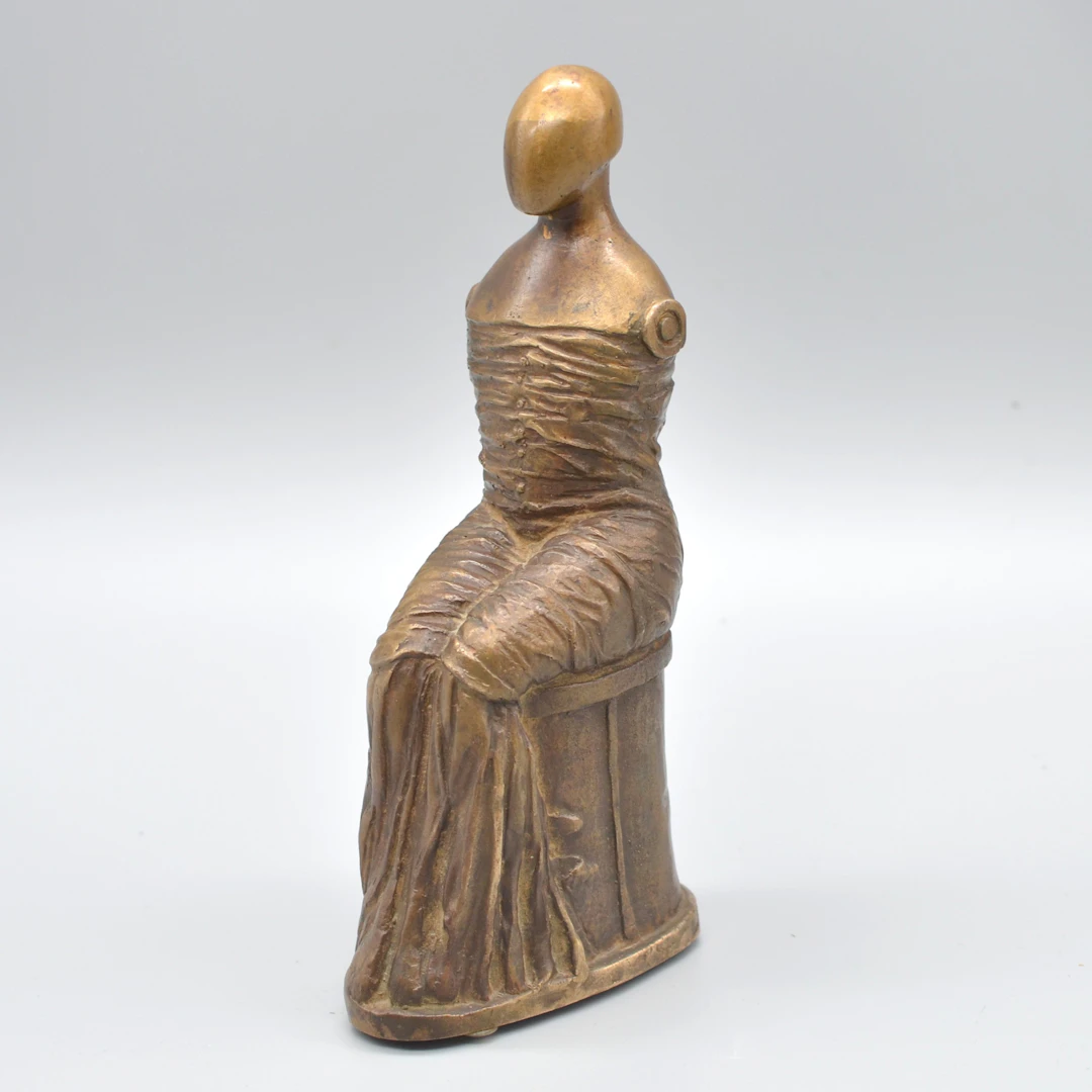 EDGAR AUGUSTIN (1936–1996). KLEINE SITZENDE FIGUR, BRONZE, MONOGRAMMIERT