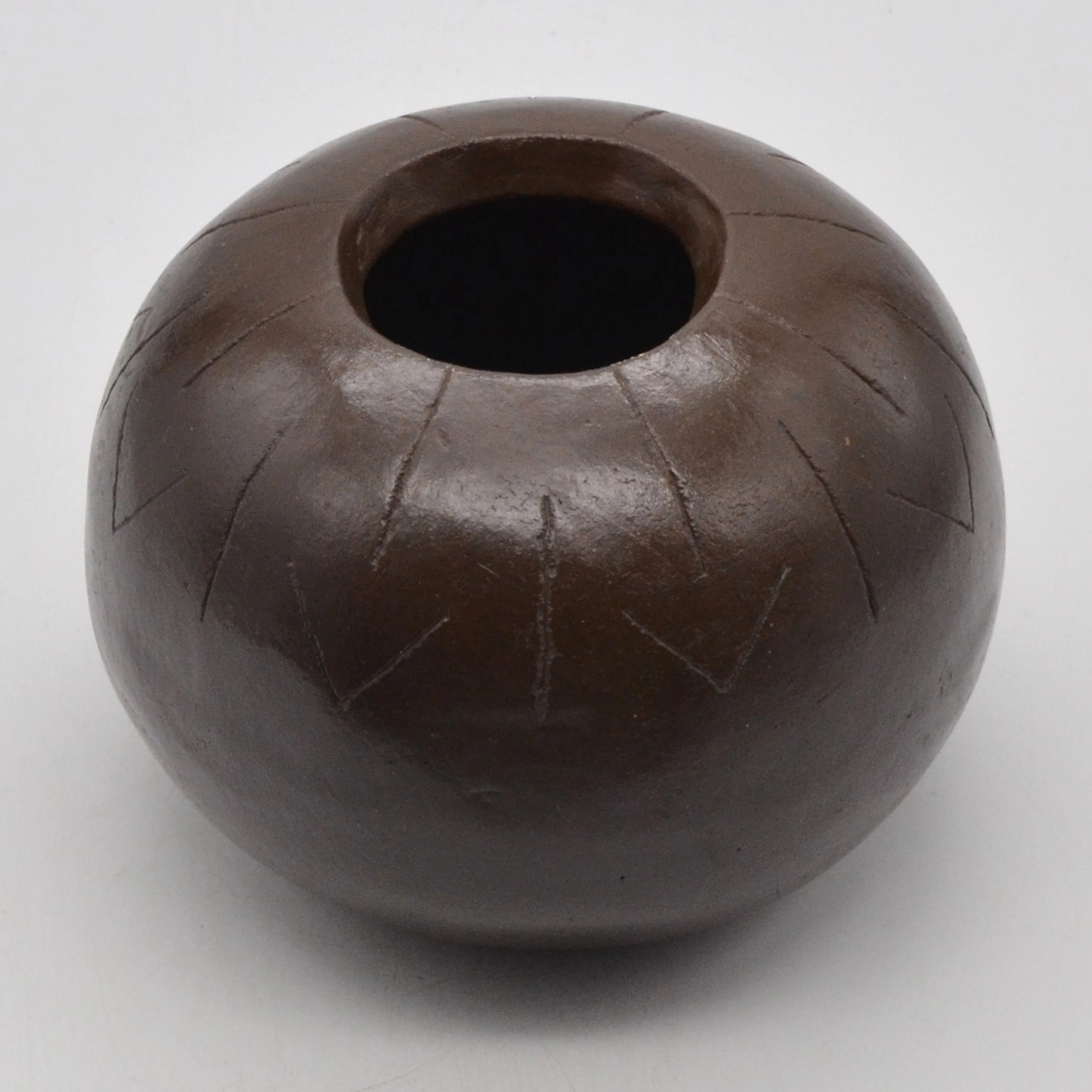 SCHWERE STUDIO VASE, KERAMIK, HANDGEMACHT MIT RITZDEKOR, VINTAGE.