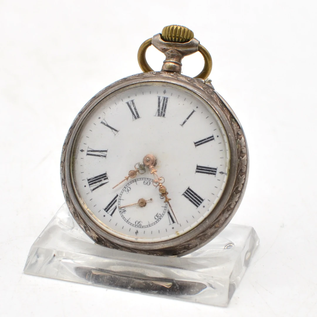 ANTIKE TASCHENUHR, HANDAUFZUG, GRAVIERTES GEHÄUSE AUS 800er SILBER