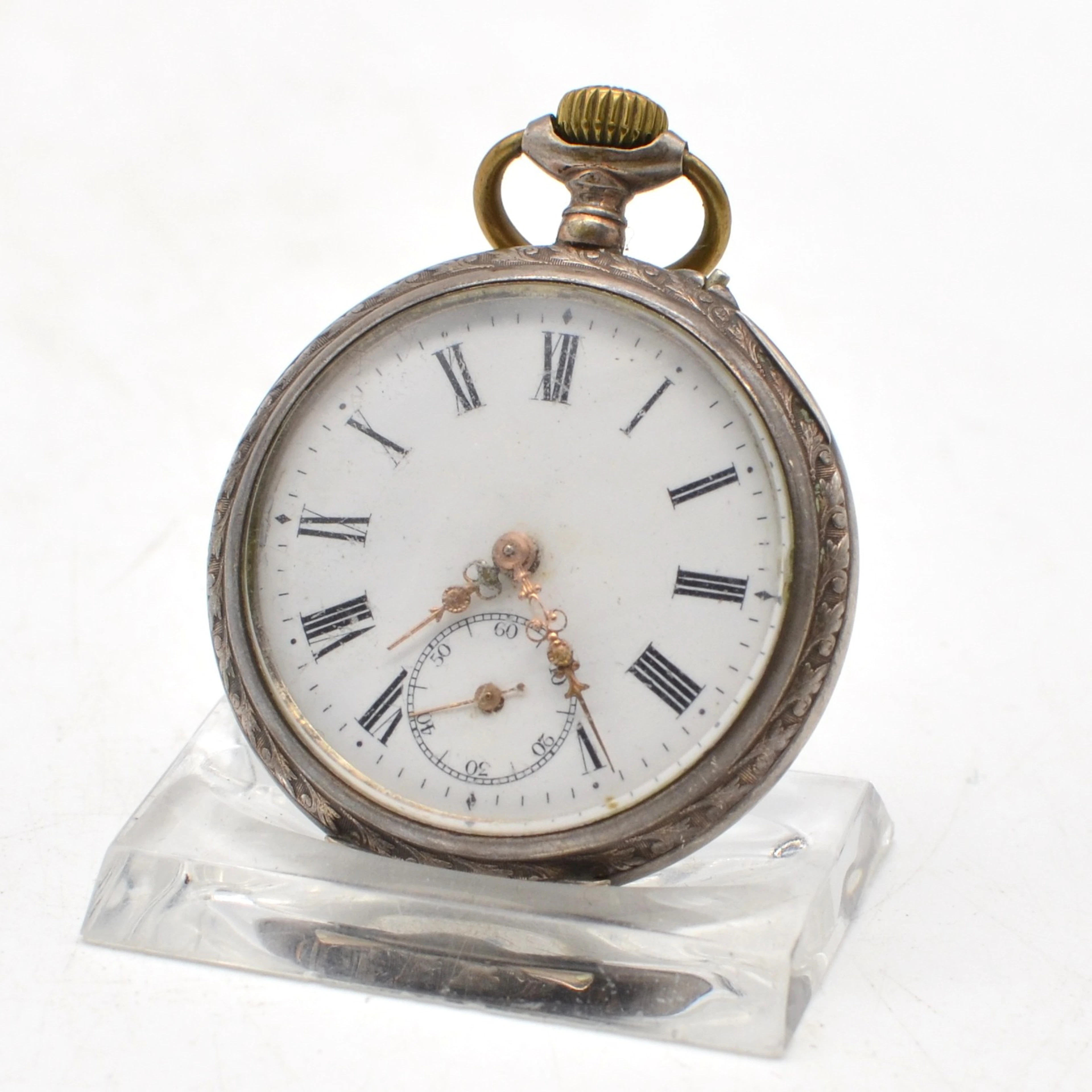 ANTIKE TASCHENUHR, HANDAUFZUG, GRAVIERTES GEHÄUSE AUS 800er SILBER