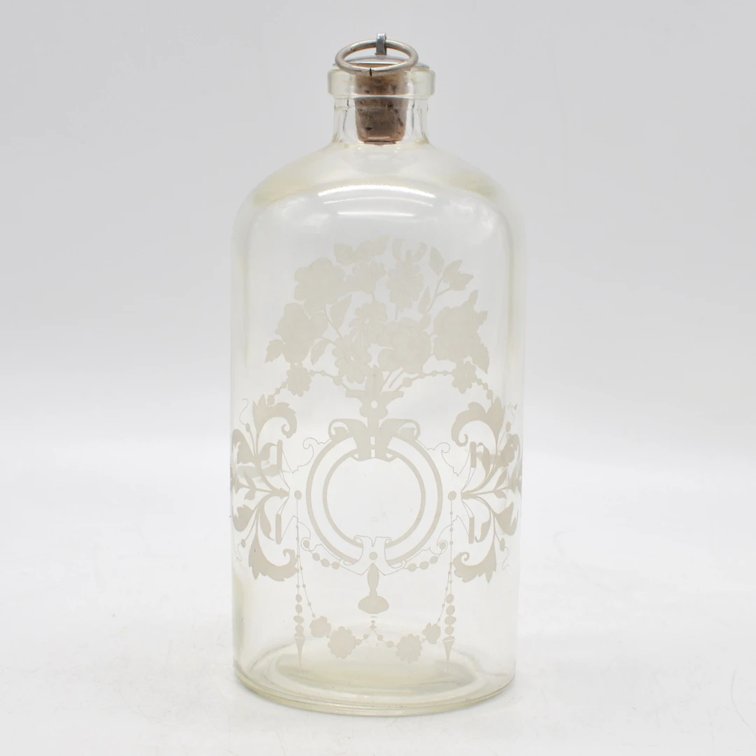 FRANZÖSISCHE FLASCHE MIT STOPFEN, MEDAILLON- UND BLUMENDEKOR, GEÄTZT