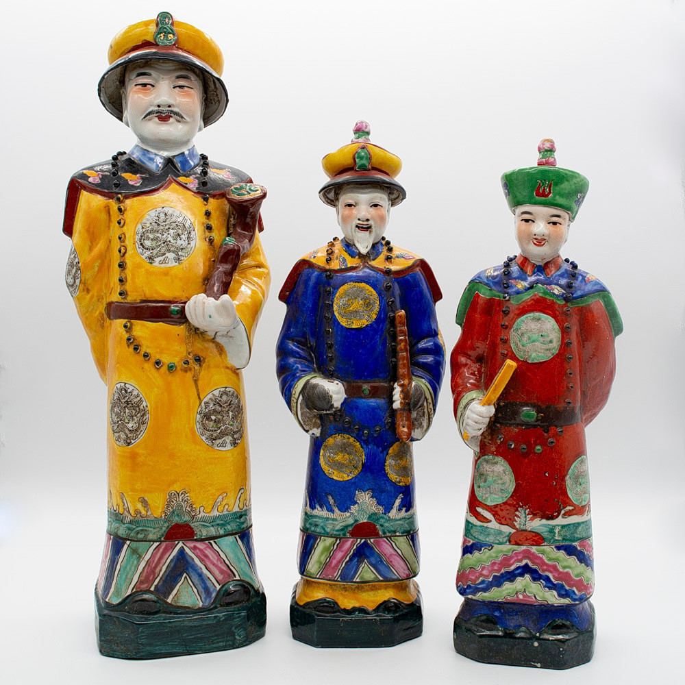 DREI FIGUREN AUS PORZELLAN, FAMILLE VERTE, UM 1950, CHINA, CHINESISCHER