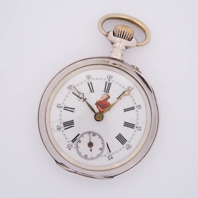 ANTIQE TASCHENUHR VERMUTLICH UM 1900 MIT COR JESU EMBLEM (HEILIEGE