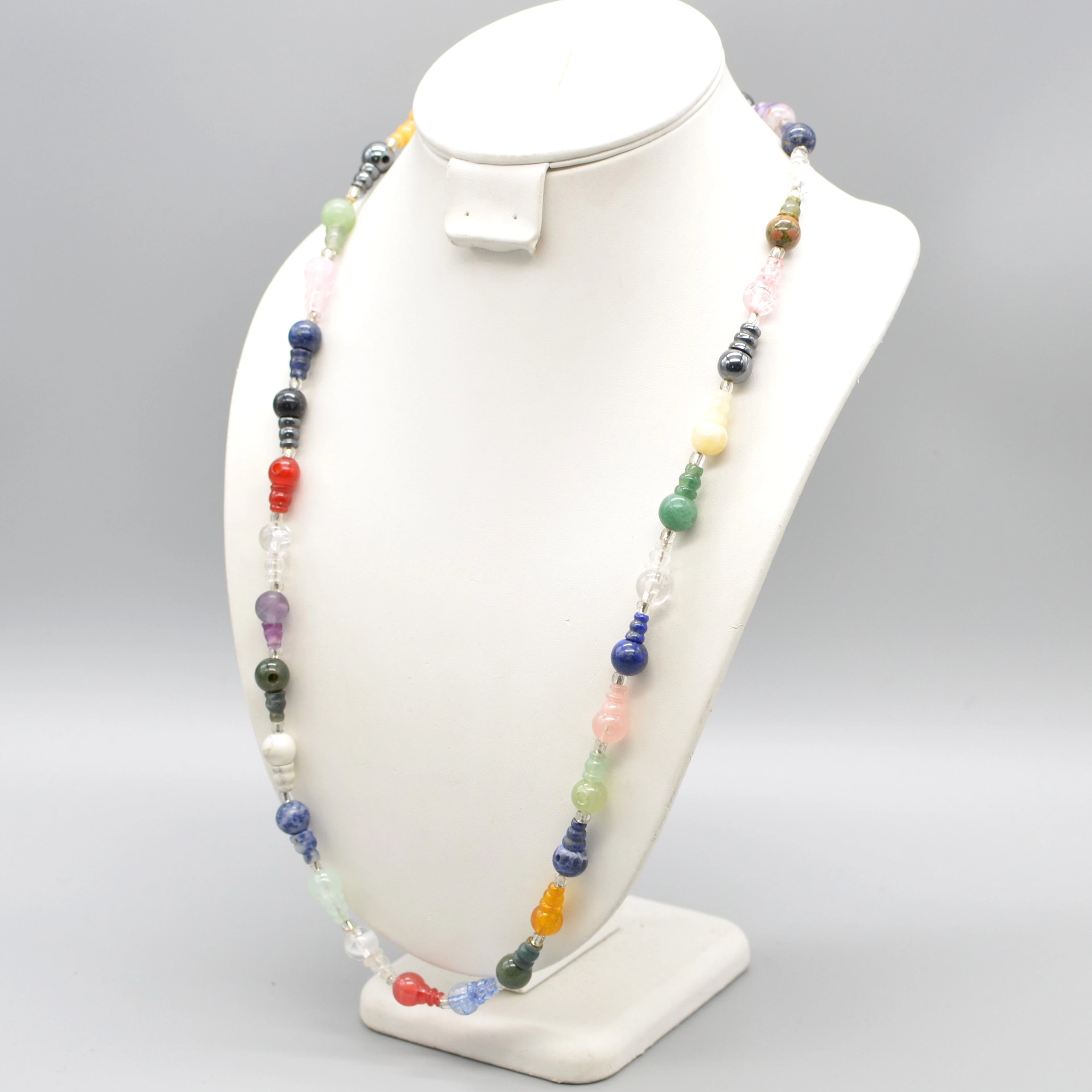ENDLOSCOLLIER, EDELSTEINMIX UND GLAS (IN EDELSTEINFARBEN), 20. JAHRHUNDERT.
