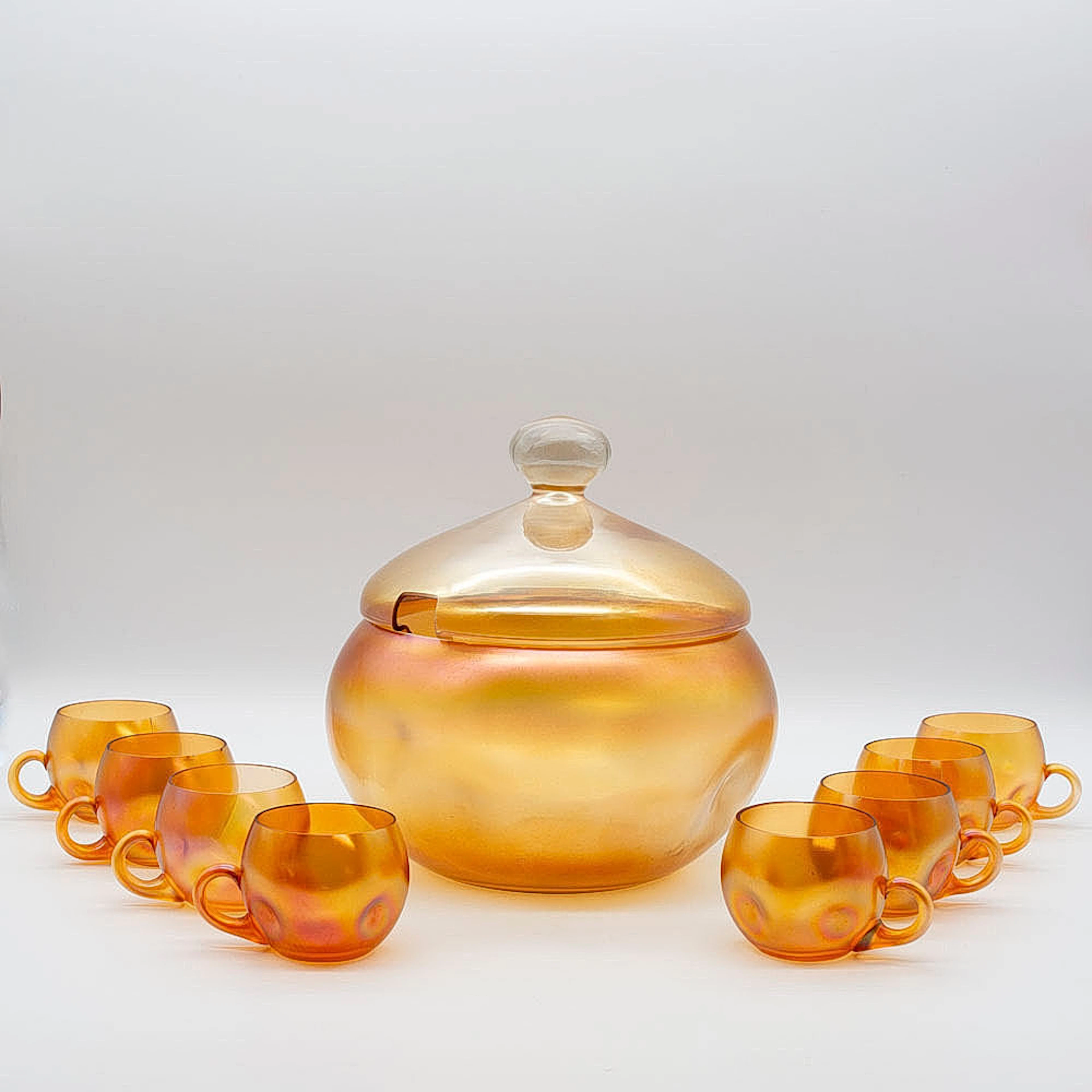 WMF MYRA BOWLE-SET MIT 8 TASSEN, IRISIERENDES GLAS.