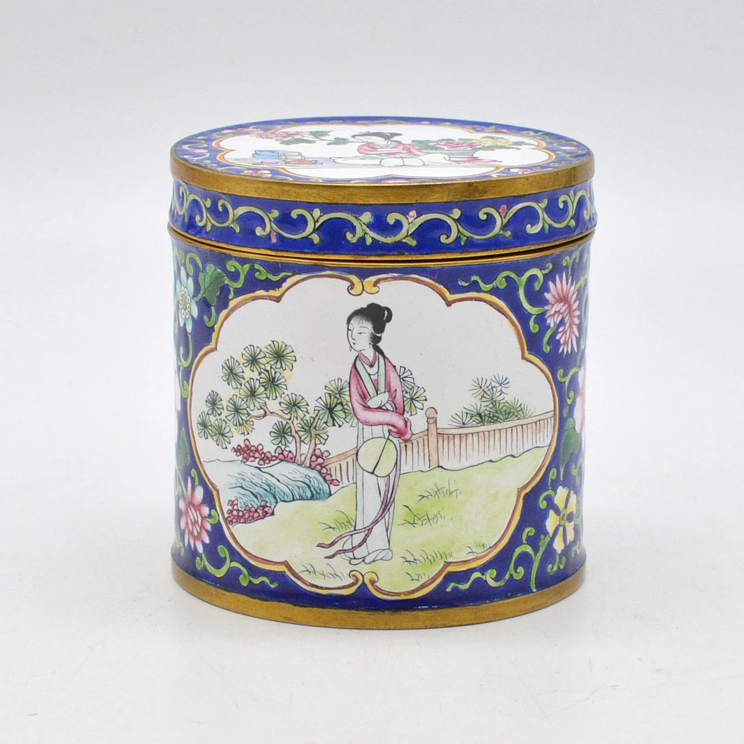 CHINESISCHE EMAILLE SCHMUCKDOSE, DIE SCHÖNE, CHINA, UM 1950.