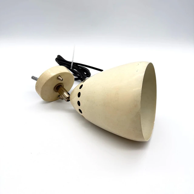 CREMEWEISSE VINTAGE-WANDLEUCHTE MID-CENTURY-DESIGN 1950ER.