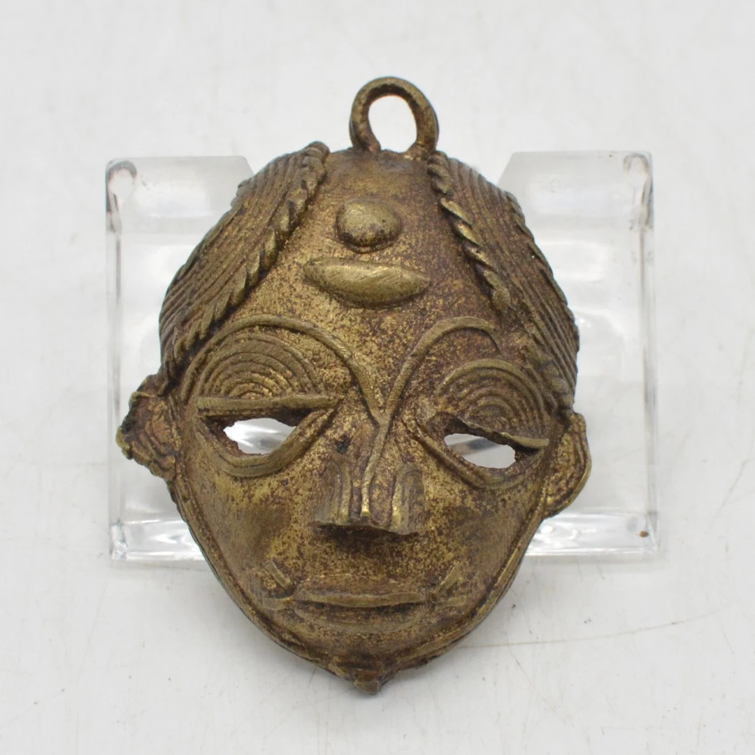 MESSING ANHÄNGER, AFRIKANISCHE MASKE, HANDGEMACHT, 20. JAHRHUNDERT