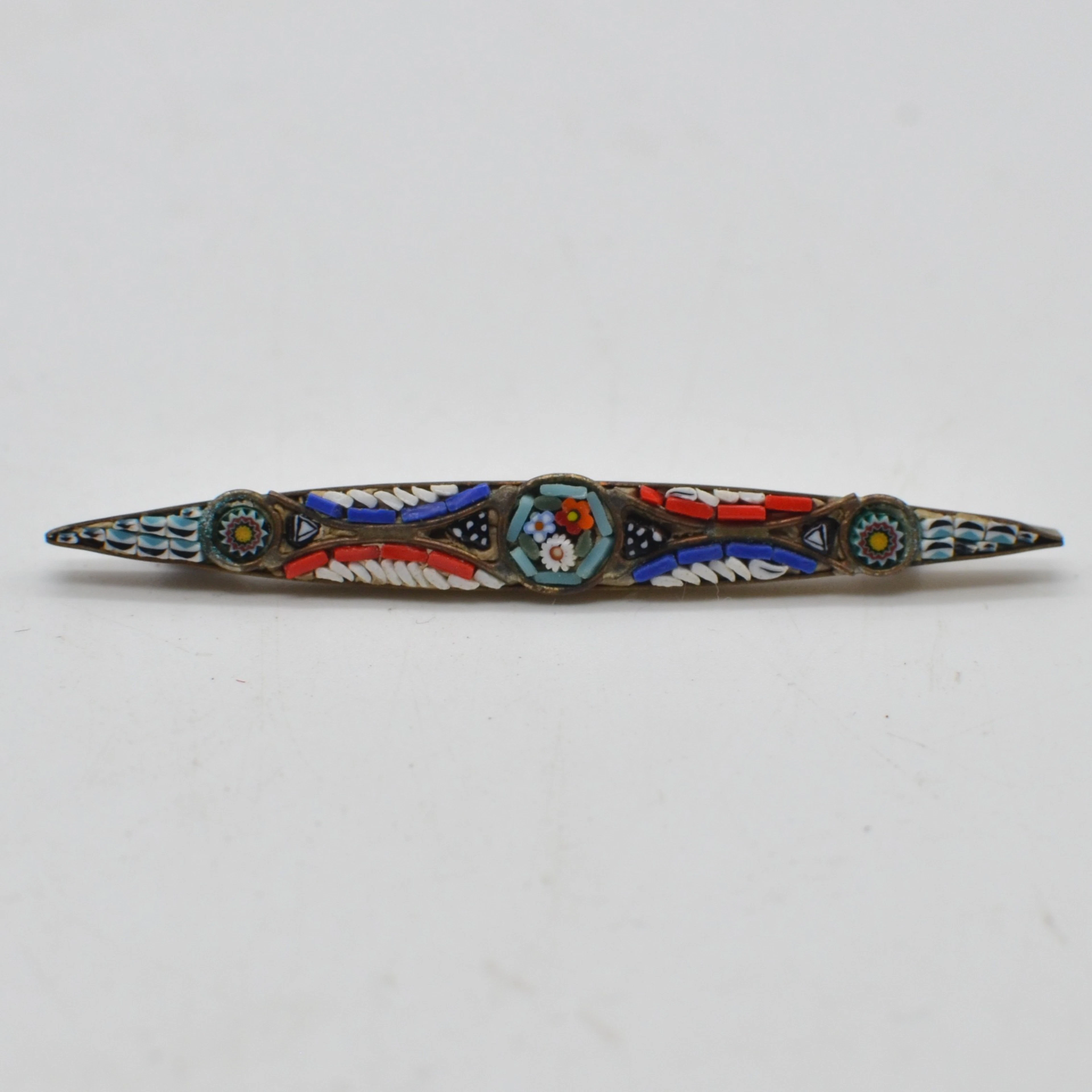 MURANO GLAS BROSCHE, MIKROMOSAIK, LANGGEZOGEN, VERGOLDETE FASSUNG